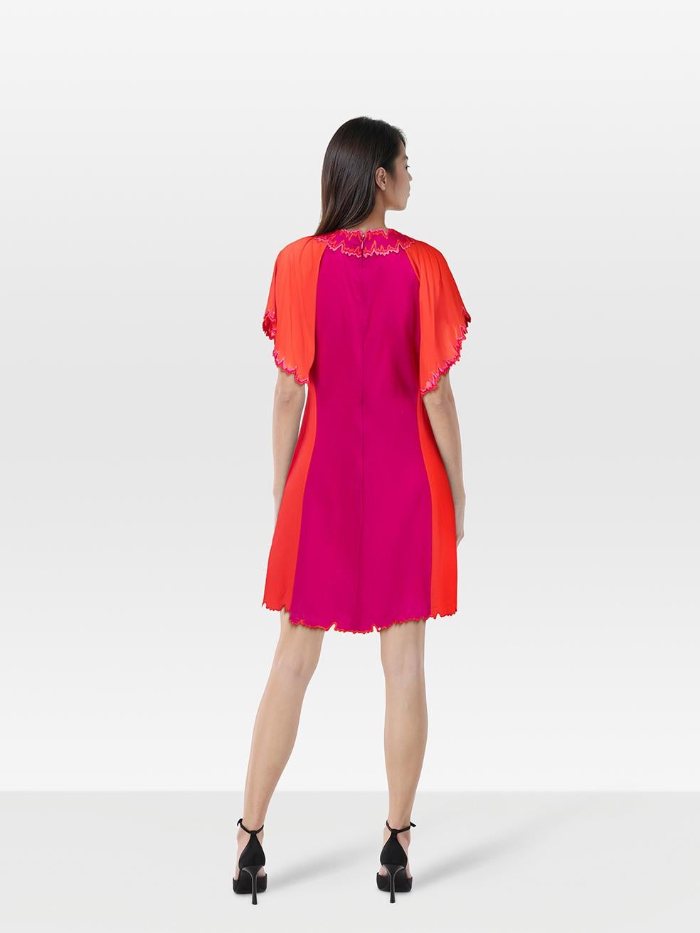 CONDITION is Very good. Minimal wear to the dress is evident. Plucks to the stitching across the hem and the centre back of the neckline. Loose corner on the back neck designer label on this used La Perla designer resale item.
 
 Details
 
 

