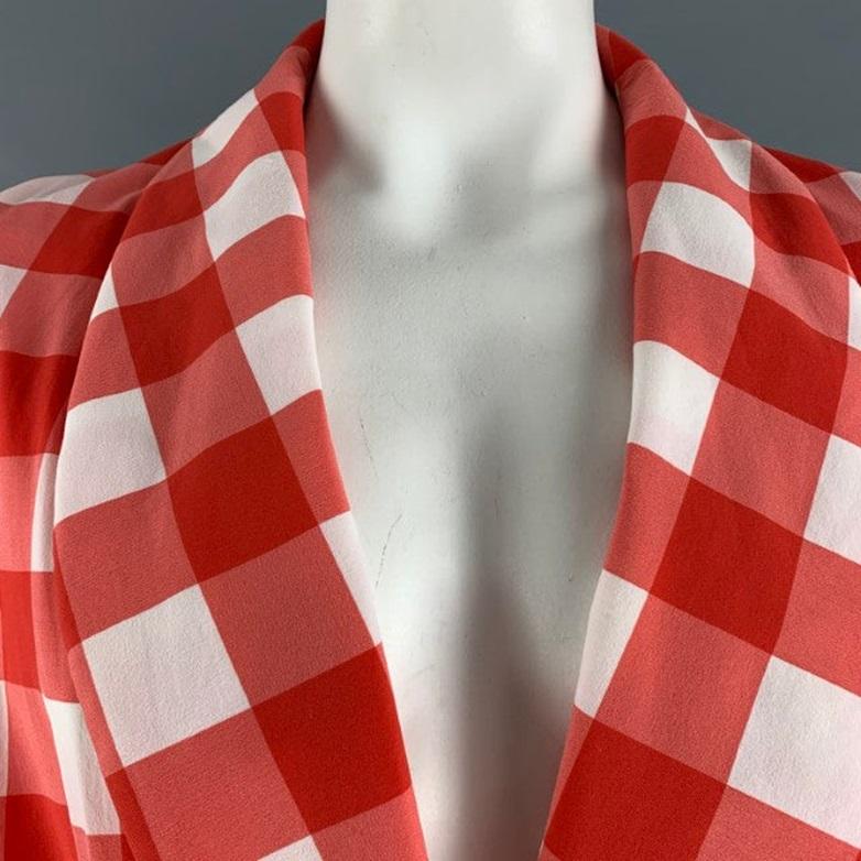 LA PERLA Spring-Summer 2015 robe comes in a red and white nylon and elastane woven material featuring a sleeveless style, checkered pattern, shawl collar, belted style, and patch pockets. Made in Italy.Excellent Pre- Owned Conditions.
 

Marked:   L