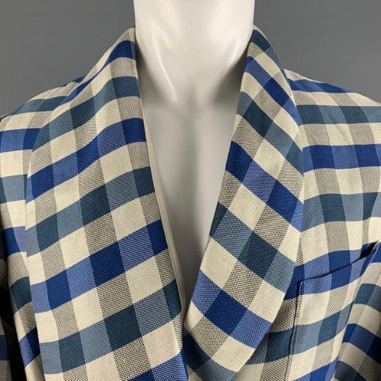 LA PERLA Spring-Summer 2015 robe comes in a blue and white silk and linen basket weave material featuring a checkered pattern, shawl collar, belted style, and patch pockets. Made in Italy.New with Tags. 

Marked:   M 

Measurements: 
 
Shoulder: 17