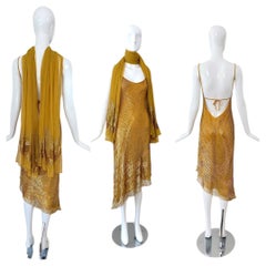 Vestido lencero Vintage Marigold con adornos de LA PERLA con Chal de lentejuelas