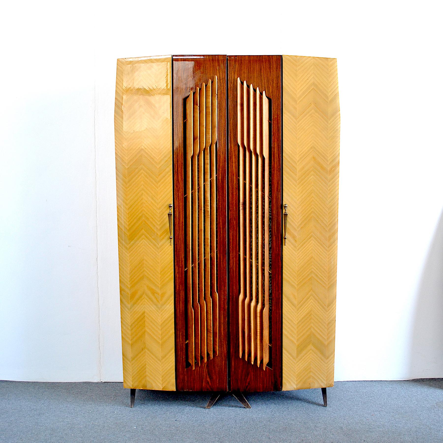 Elegant and functional cabinet overcoat for entrance opening accordion doors produced by La Permanente Mobili Cantù 1960s.