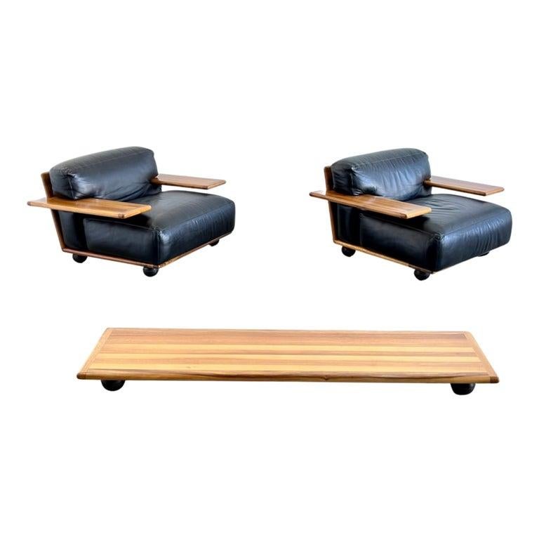 Fantastic low lounge chairs designed by Mario Bellini and manufactured by Cassina, Italy 1971. This chair is from the Pianura series and has a solid walnut wooden frame. The cushions are made of black leather. The legs are made of black rubber.
This
