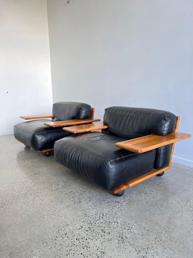 La Pianura Lounge Chairs and Coffee Table by Mario Bellini for Cassina For Sale 13