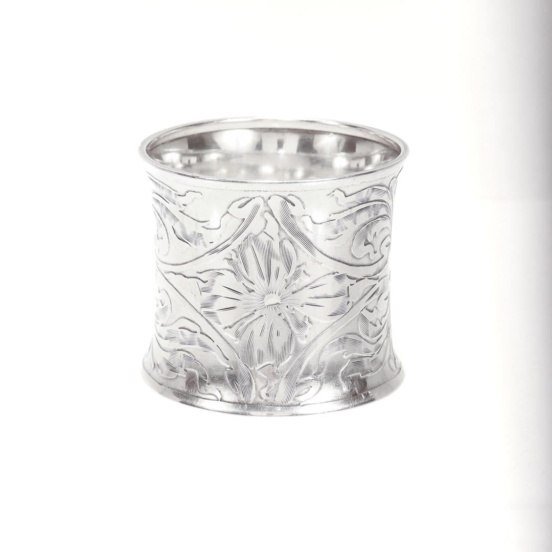 Servilletero La Pierre Art Nouveau de plata de ley grabada al ácido con el nombre 