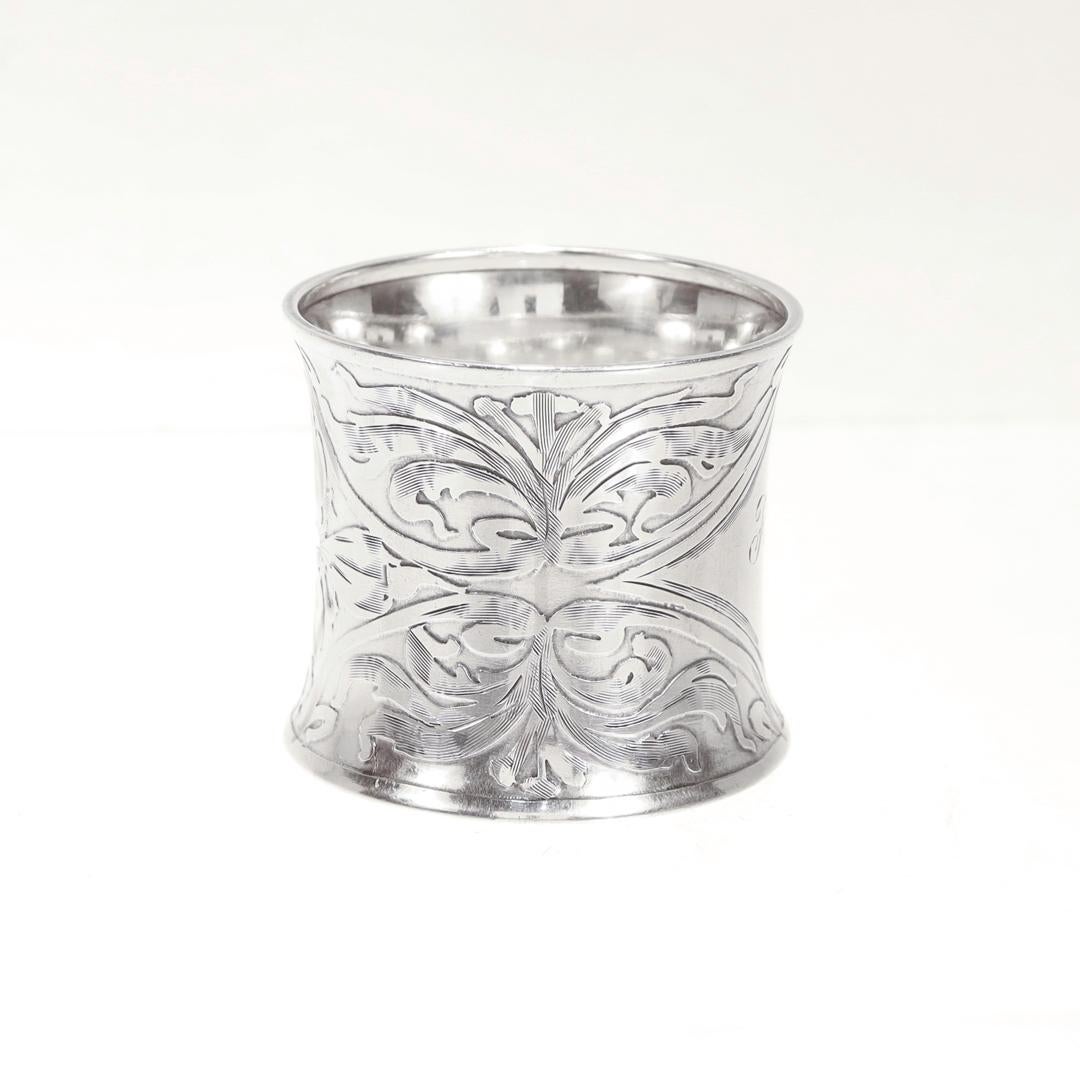 Servilletero La Pierre Art Nouveau de plata de ley grabada al ácido con el nombre 