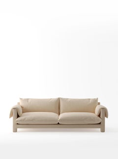 La Plume Sofa Handcrafted und gepolstert in Dedar Bel Suede