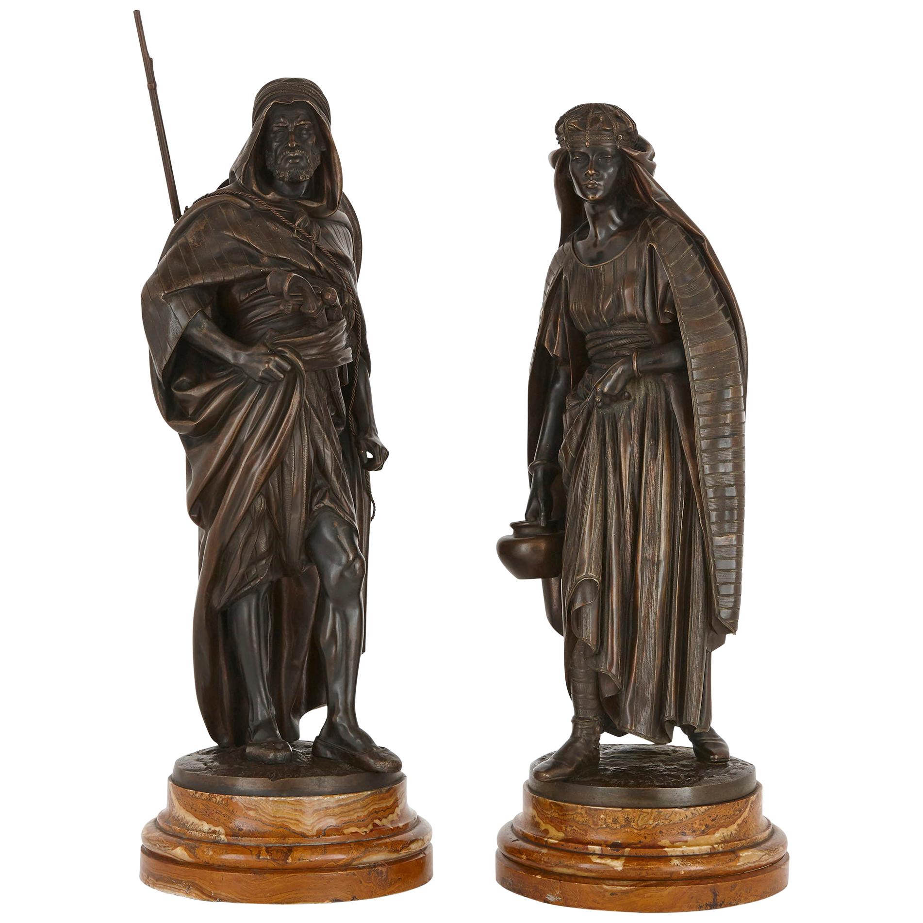 « La Porteuse » et « Le Guerrier Arabe », paire de figurines en bronze patiné par Salmson en vente