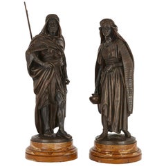 La Porteuse" y "Le Guerrier Arabe", dos figuras de bronce patinado de Salmson