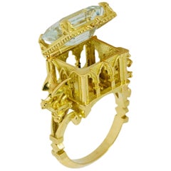 La prière et le poison Cathedral Ring in 18 Karat Yellow Gold with Aquamarine