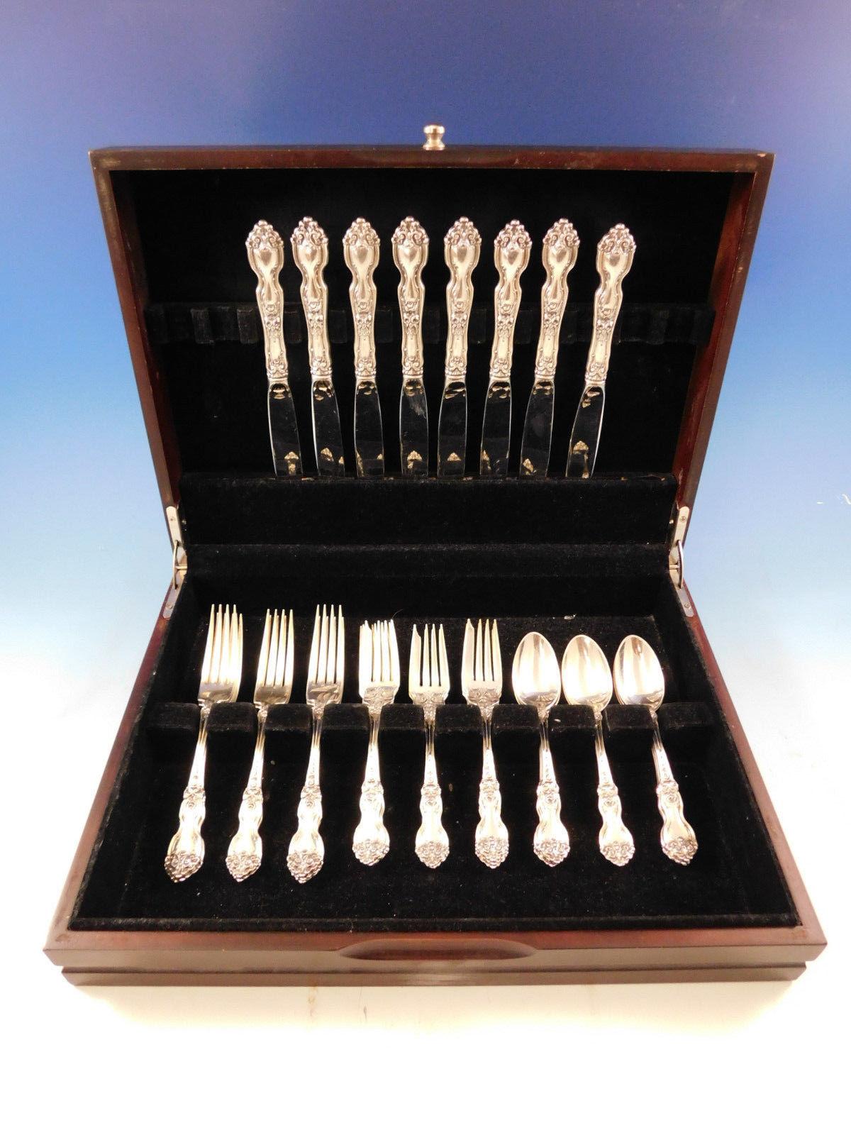Heirloom quality La Reine by Wallace sterling silver Flatware set, 32 pieces. This set includes:

8 knives, 9