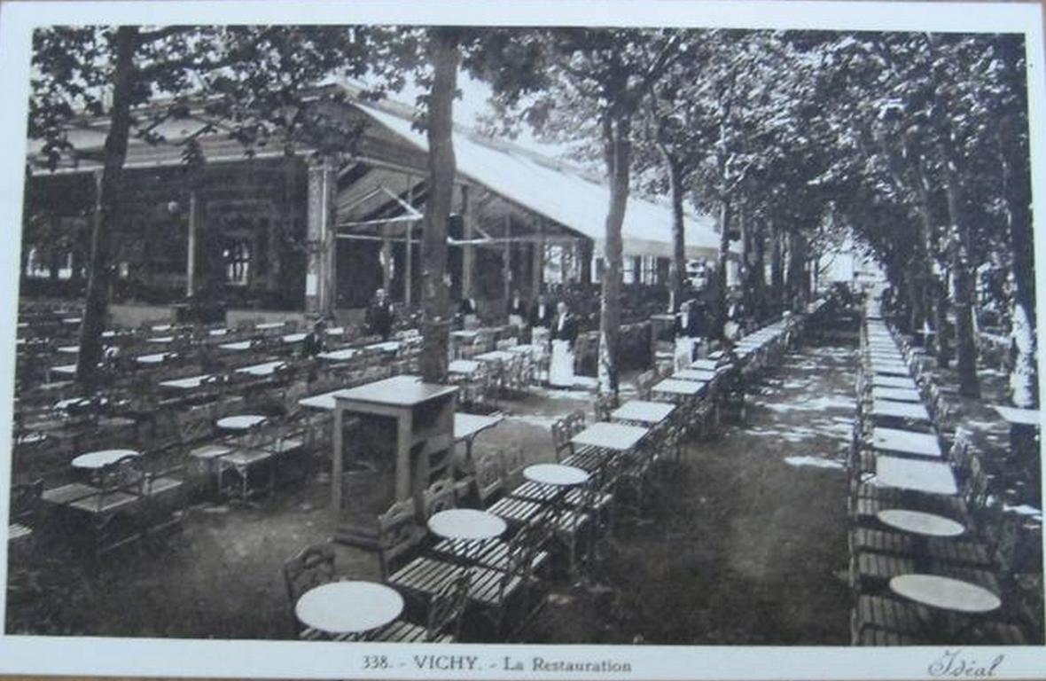 La Restauration Garden Chairs, France, circa 1880 For Sale 3