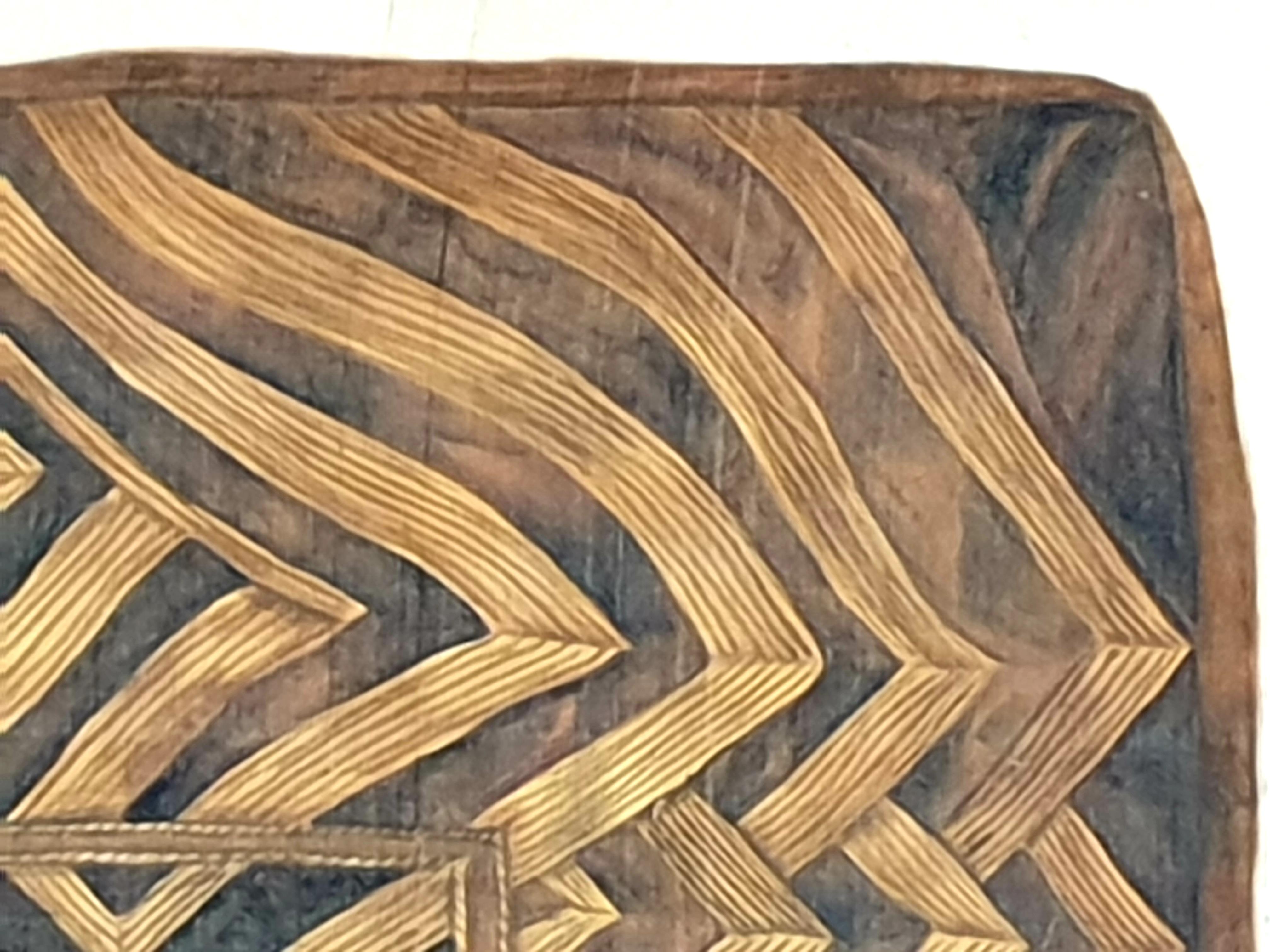 Dipinto di un antico tappeto tribale caucasico 