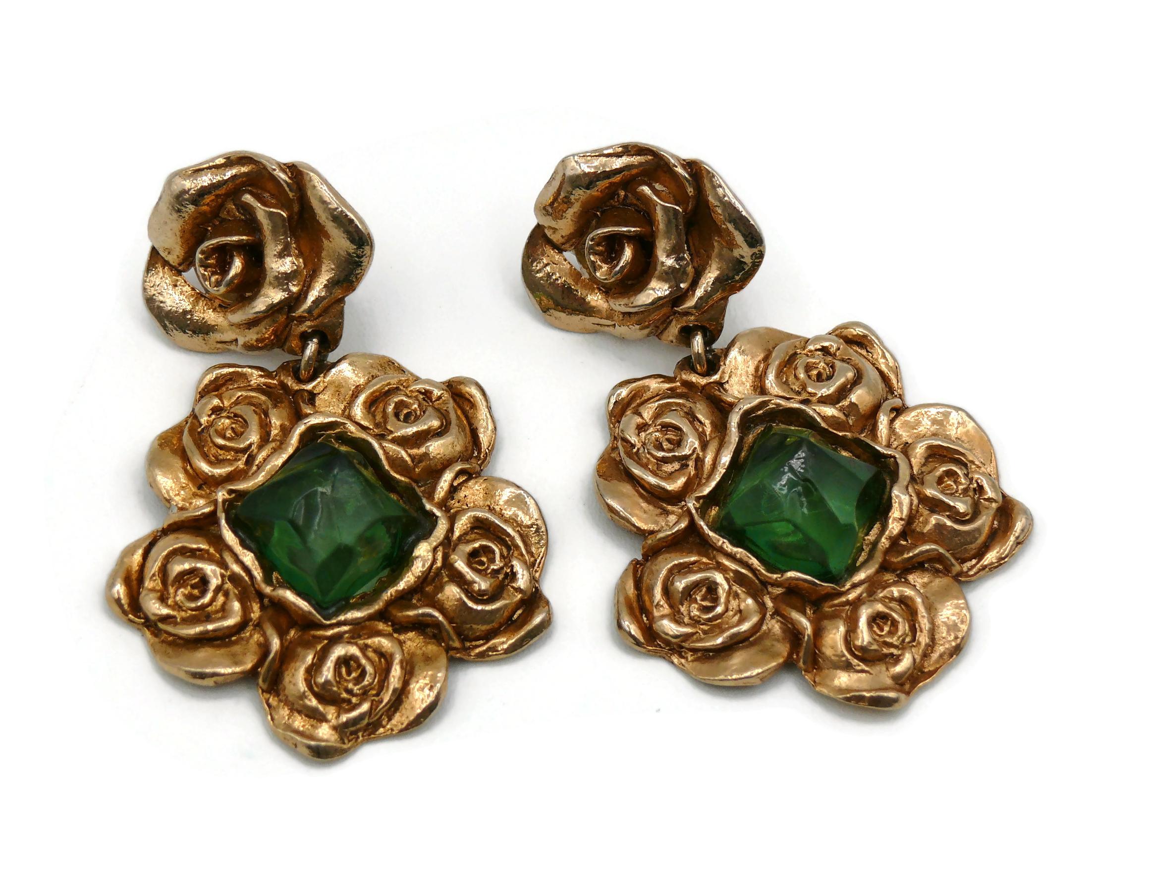 LA ROSE POURPRE Paris Vintage Gold Toned Floral Dangling Earrings In Good Condition For Sale In Nice, FR