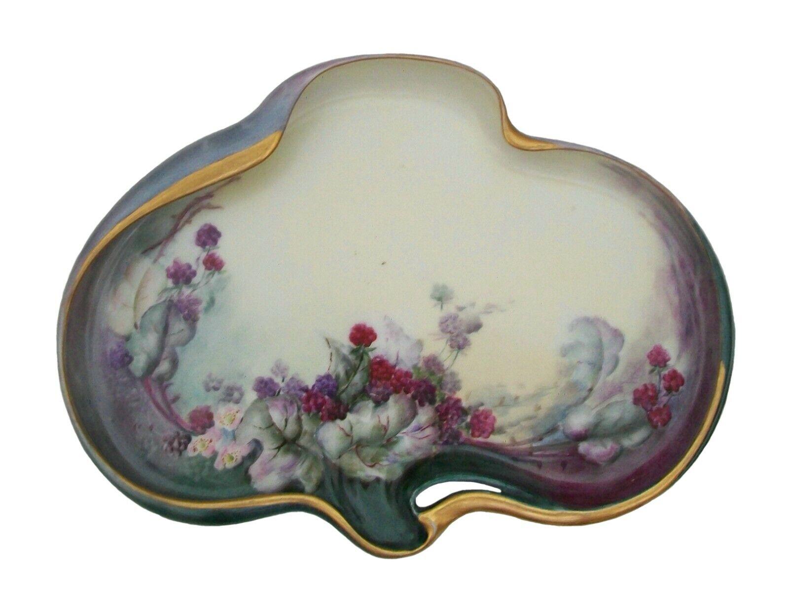 La Seynie, Hand Painted & Gilded Limoges Cabinet Tray, France, circa 1910 For Sale 1