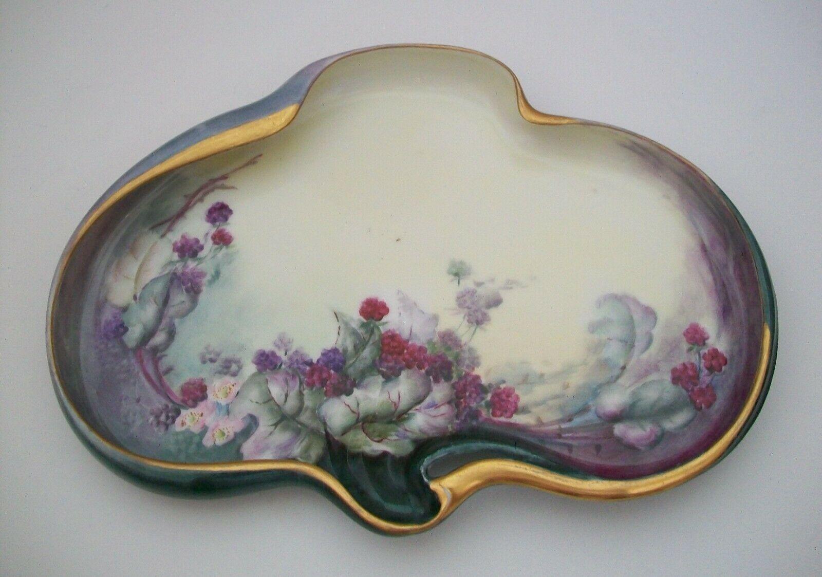 La Seynie, Hand Painted & Gilded Limoges Cabinet Tray, France, circa 1910 For Sale 2