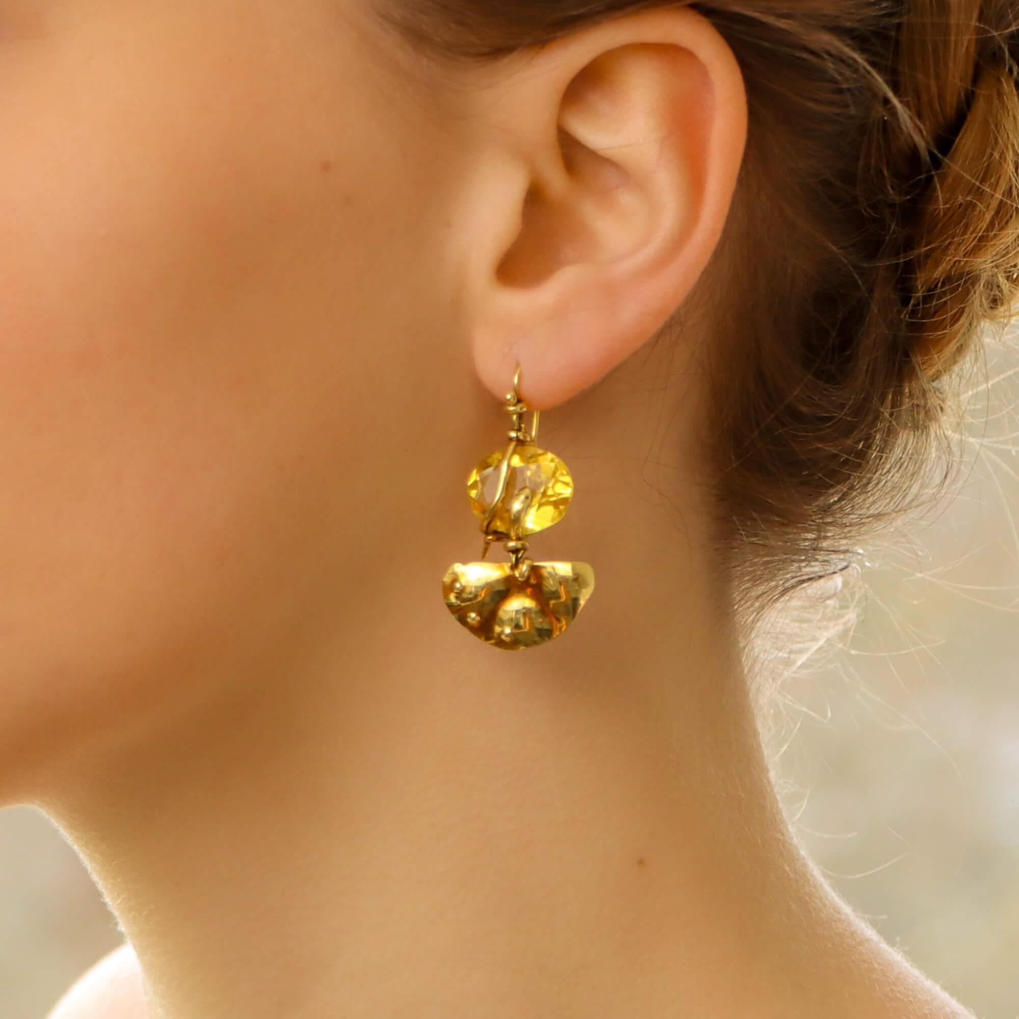 Modern 'La Squadra' Citrine Snake Earrings Set in 18 Karat Yellow Gold For Sale