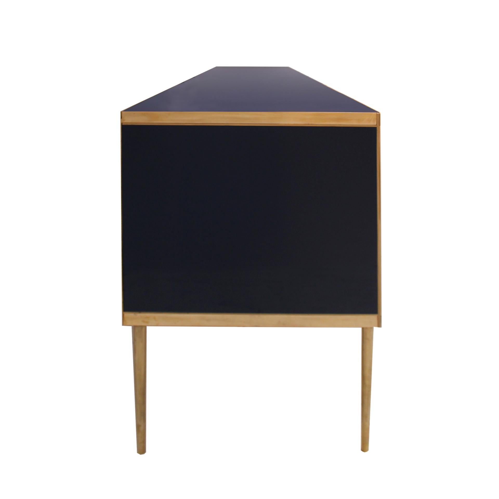 Italienisches Sideboard aus farbigem Glas und Messing von L.A. Studio (Mitte des 20. Jahrhunderts) im Angebot