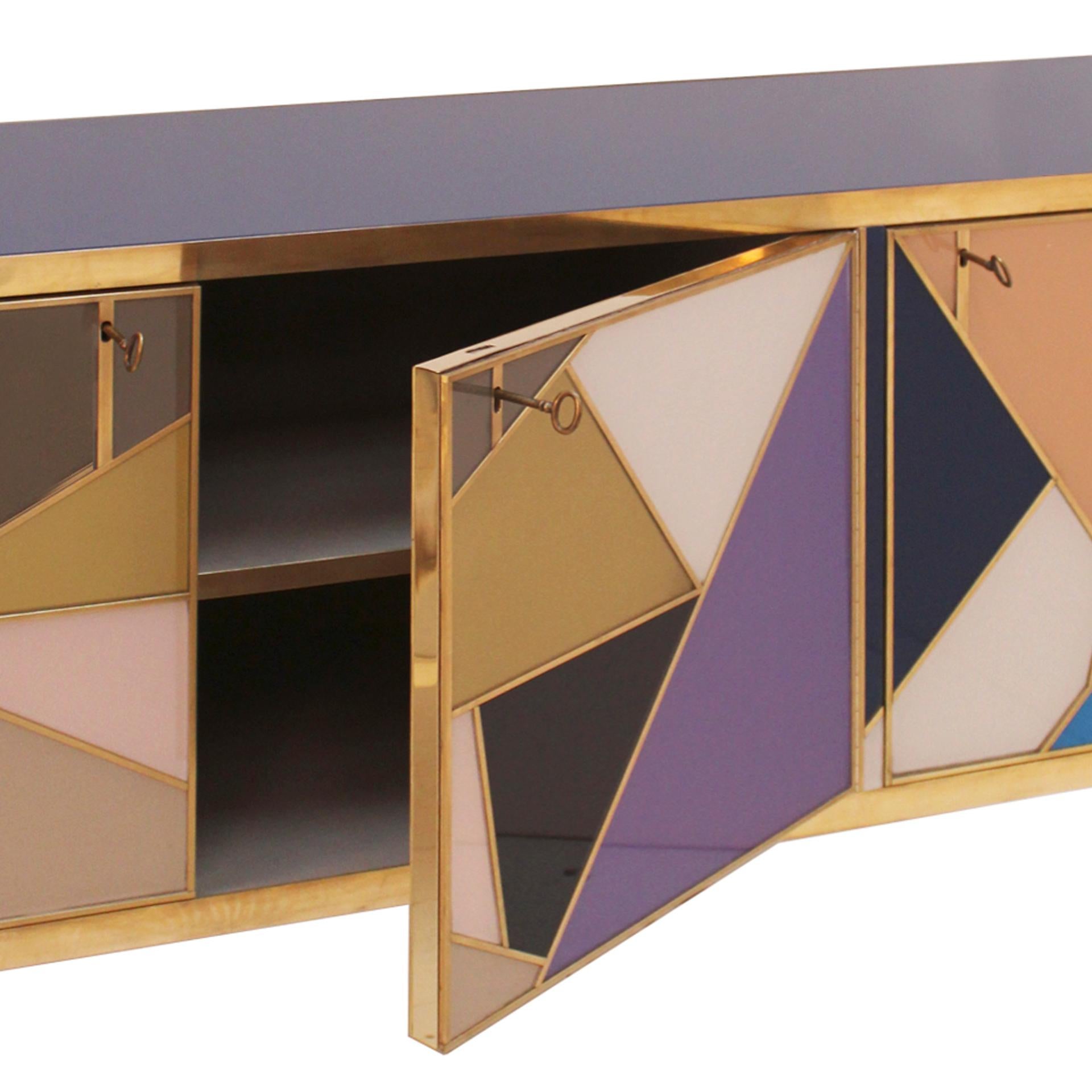 Credenza italiana in vetro colorato e ottone di L.A. Studio in vendita 1
