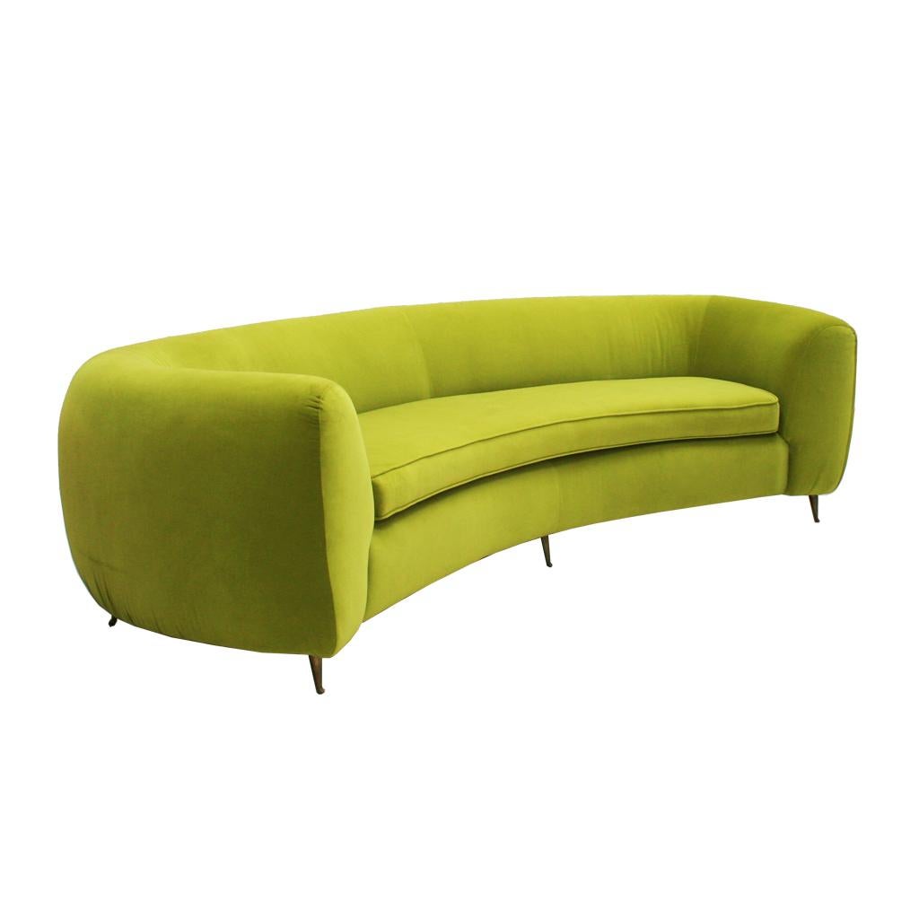 L.A. Studio Contemporary Lime Cotton Velvet Curved Italian Sofa (Moderne der Mitte des Jahrhunderts) im Angebot