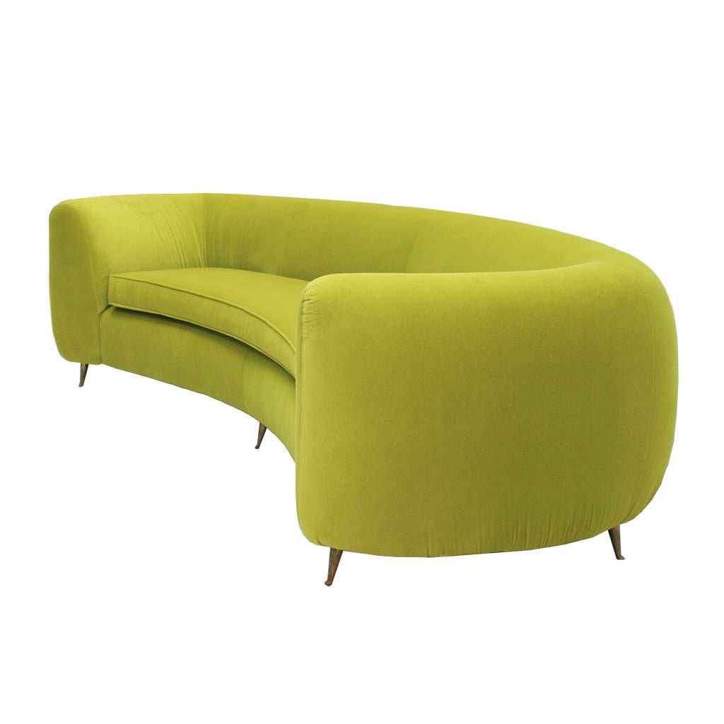 L.A. Studio Contemporary Lime Cotton Velvet Curved Italian Sofa im Zustand „Gut“ im Angebot in Madrid, ES