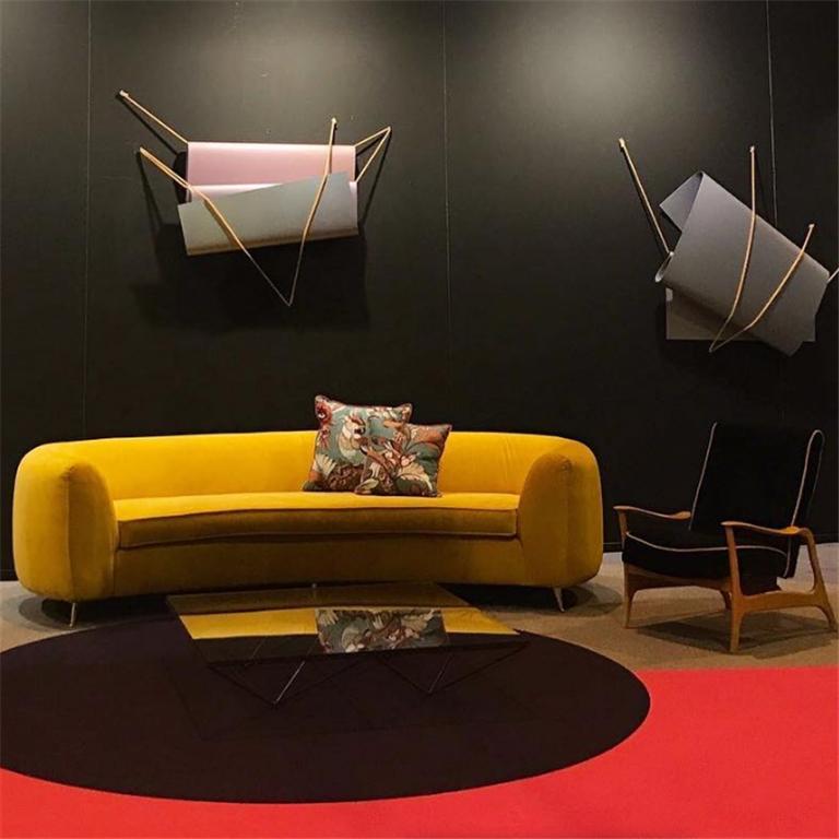 L.A. Studio Gebogenes gelbes Sofa mit sechs Sitzen, hergestellt in Italien im Angebot 1