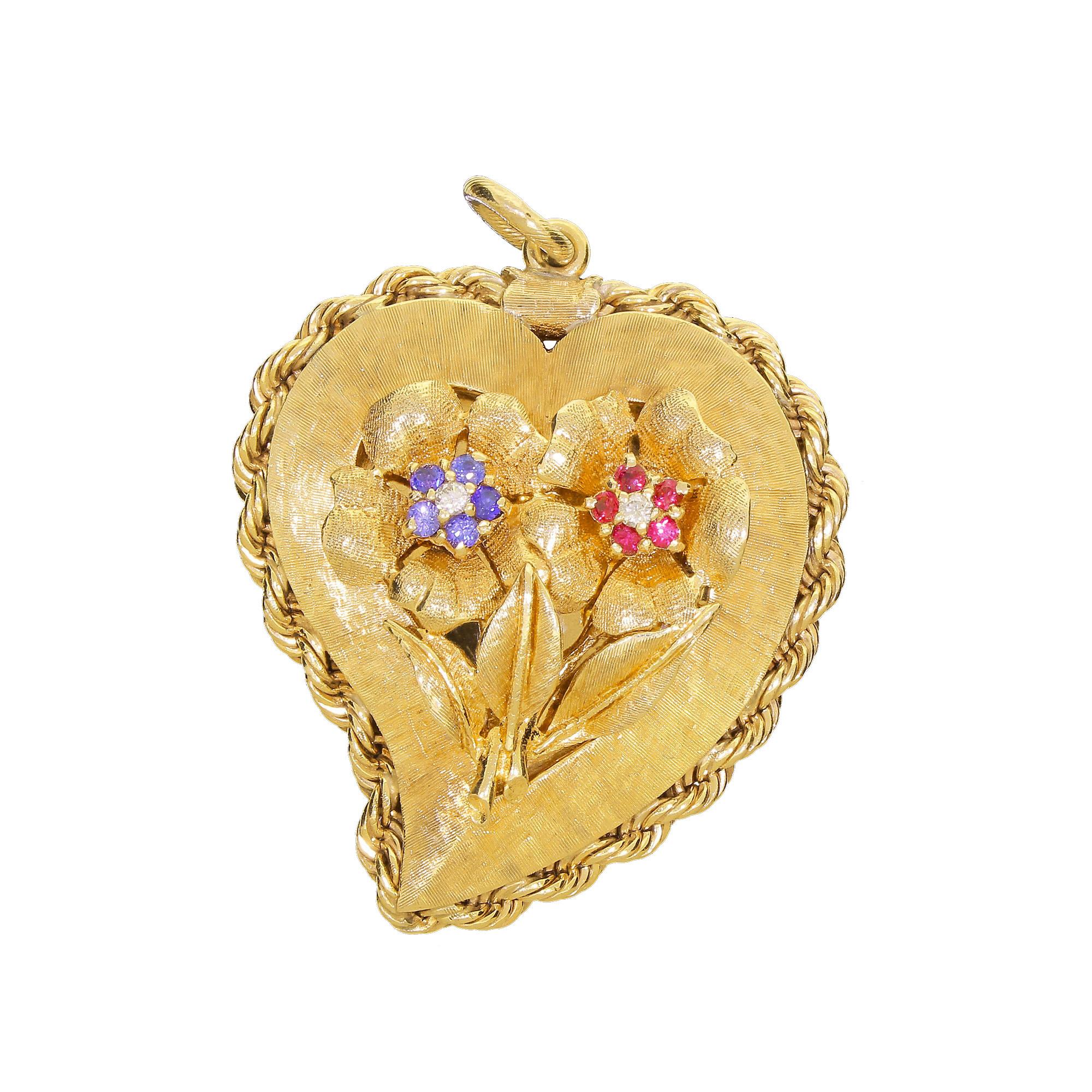 Extremely rare La Triomphe 14K yellow gold love heart photo locket pendant. This particularly large piece features an elevated lip on the right petal. When pushed, the lip swings open to reveal a secret recessed photograph compartment. This piece is