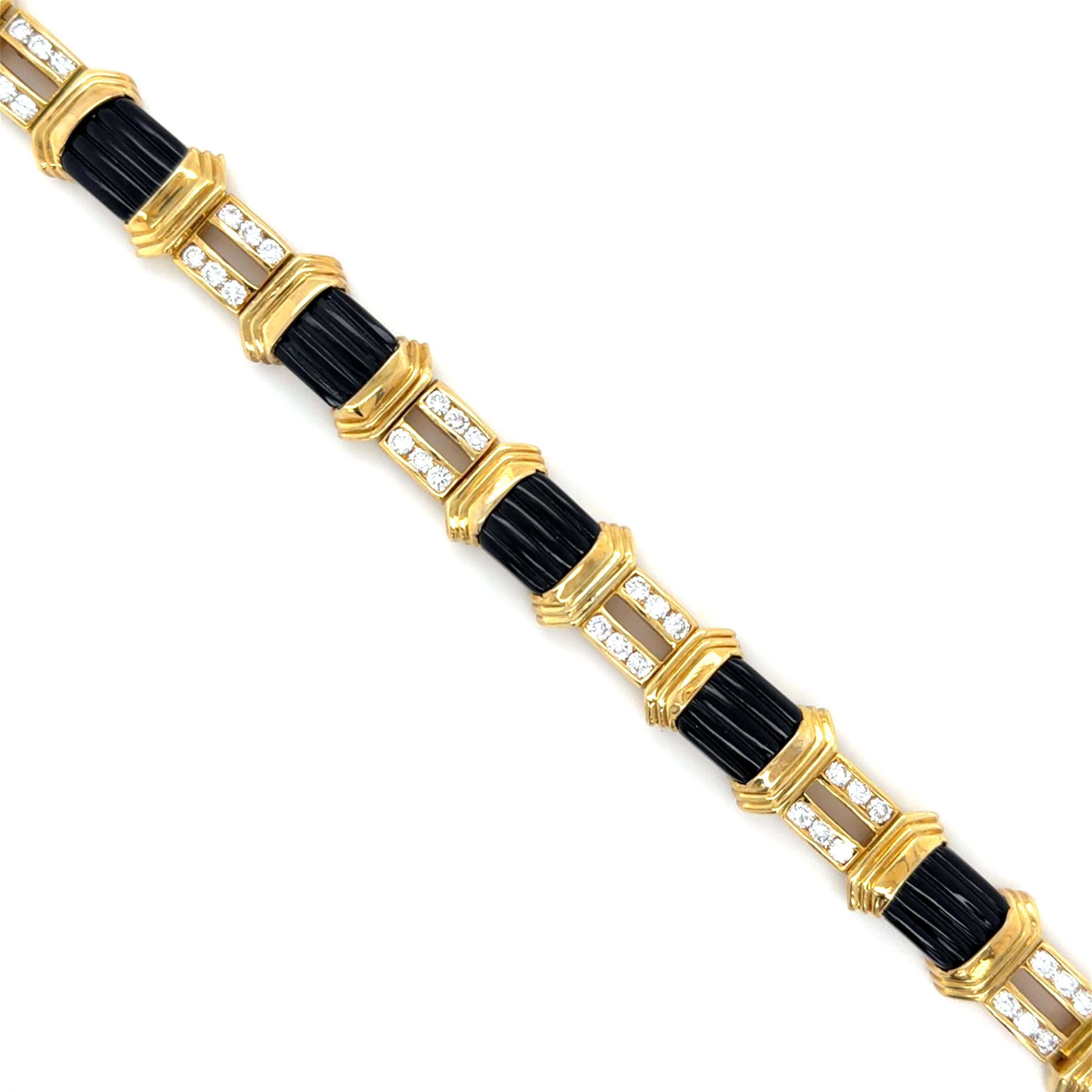 Taille brillant La Triomphe, bracelet en or jaune 18 carats, onyx et diamants en vente