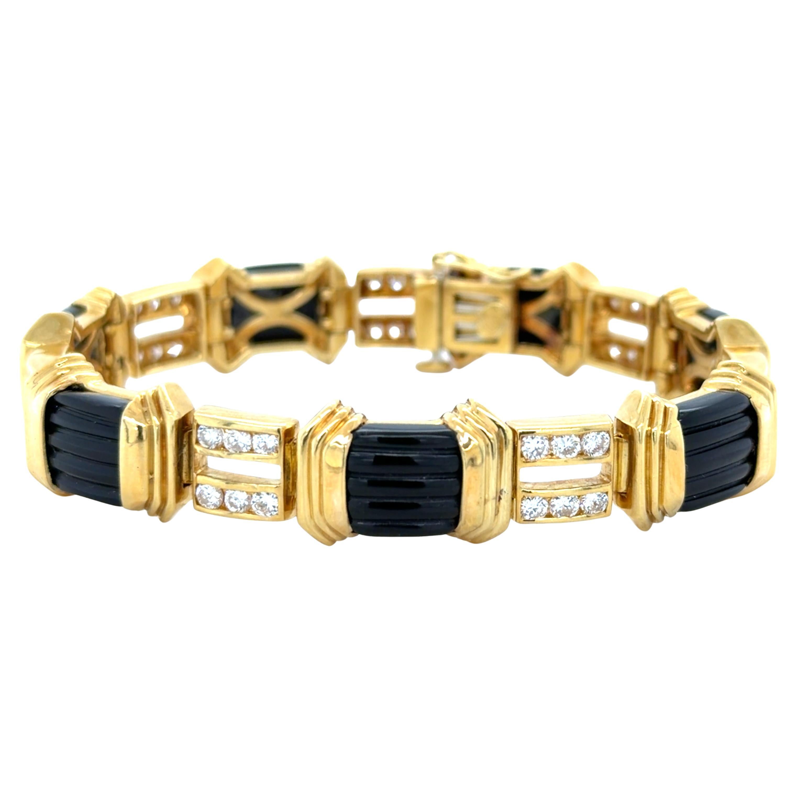 La Triomphe, bracelet en or jaune 18 carats, onyx et diamants