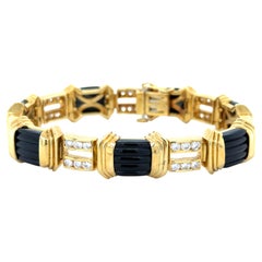 La Triomphe, bracciale in oro giallo 18 carati, onice e diamanti La Triomphe, bracciale in oro giallo 18 carati, onice e diamanti