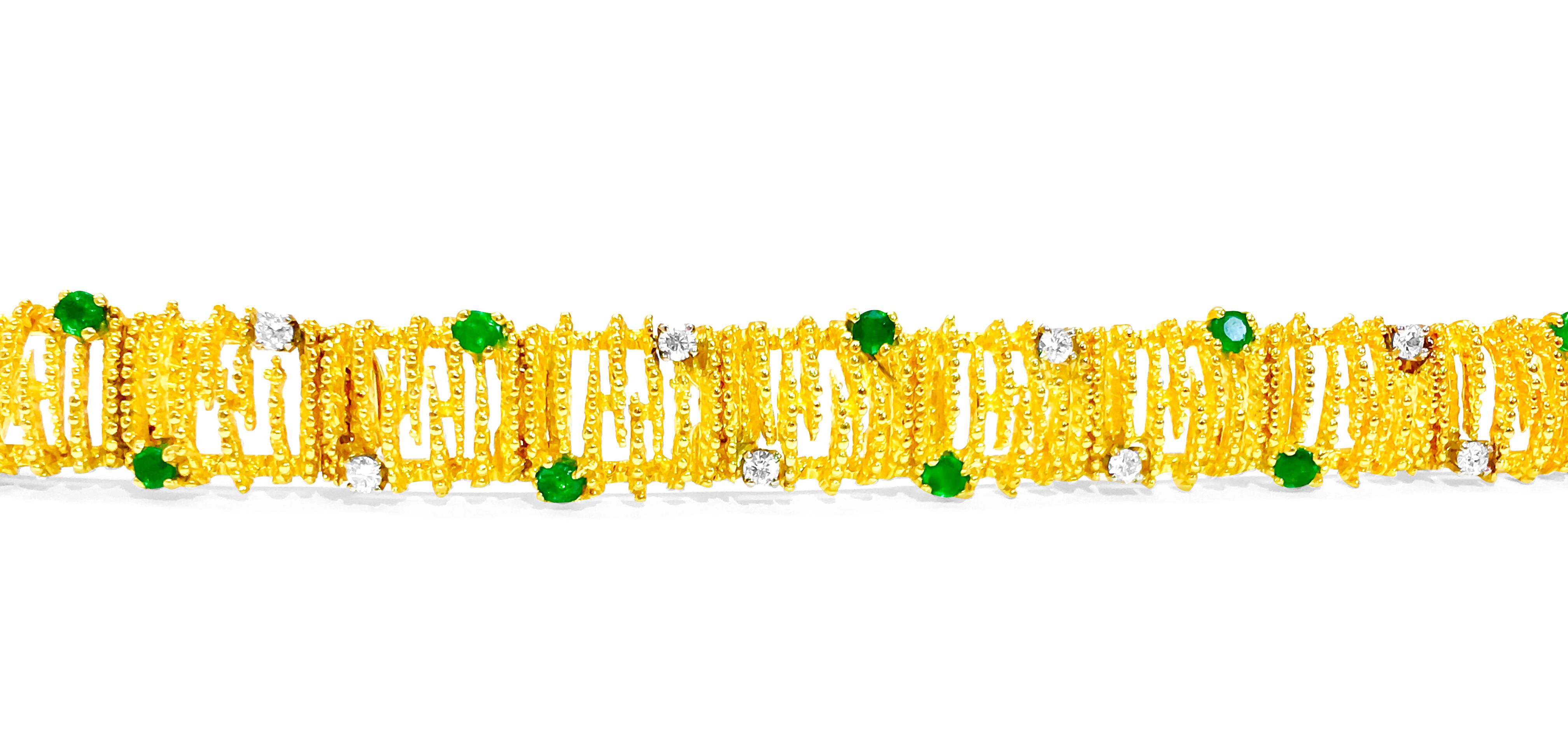 Armband aus 18 Karat Gold mit Smaragd und Diamanten von La Triomphe (Smaragdschliff) im Angebot
