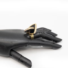 Anello scultura La Triomphe in oro giallo 18 carati con diamante e onice, anni '70 circa.