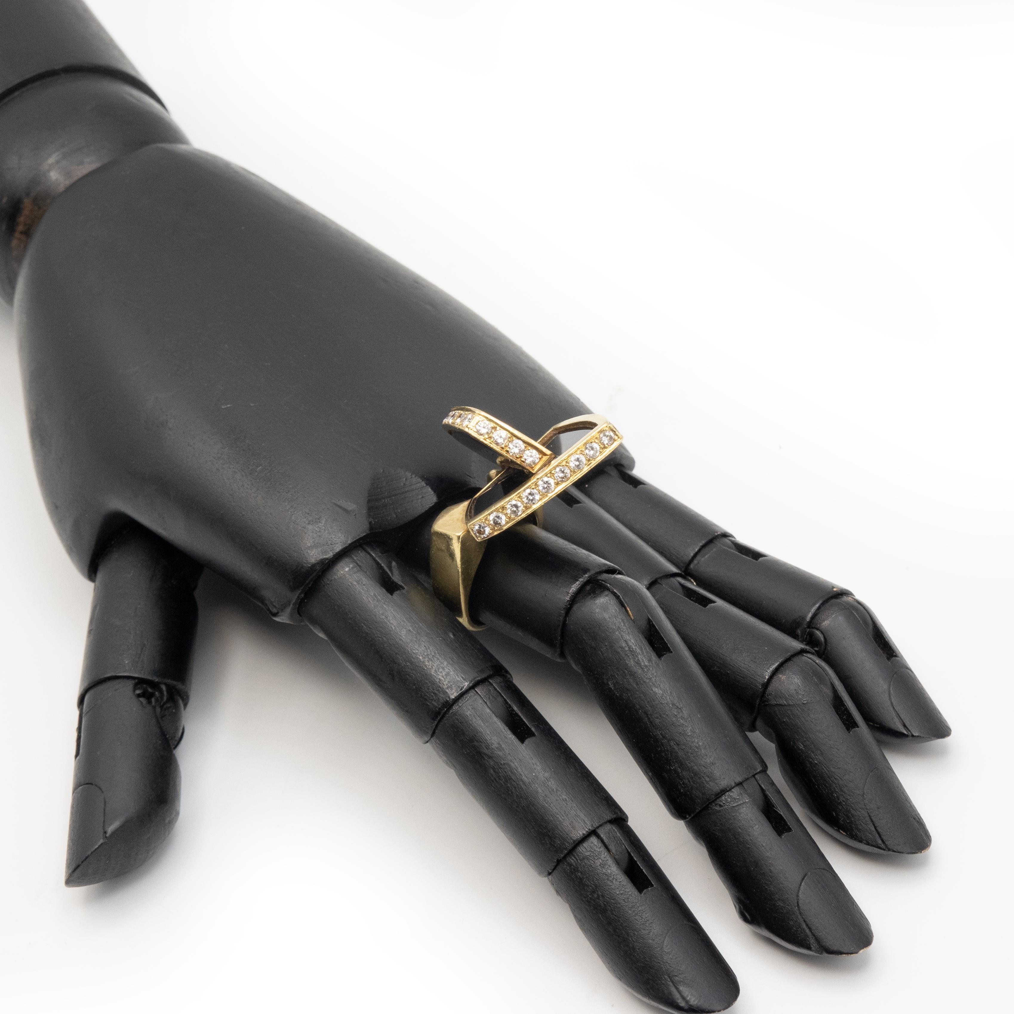 La Triomphe 18K Gelbgold Diamant Onyx Skulpturenring ca. 1970er Jahre (Moderne) im Angebot