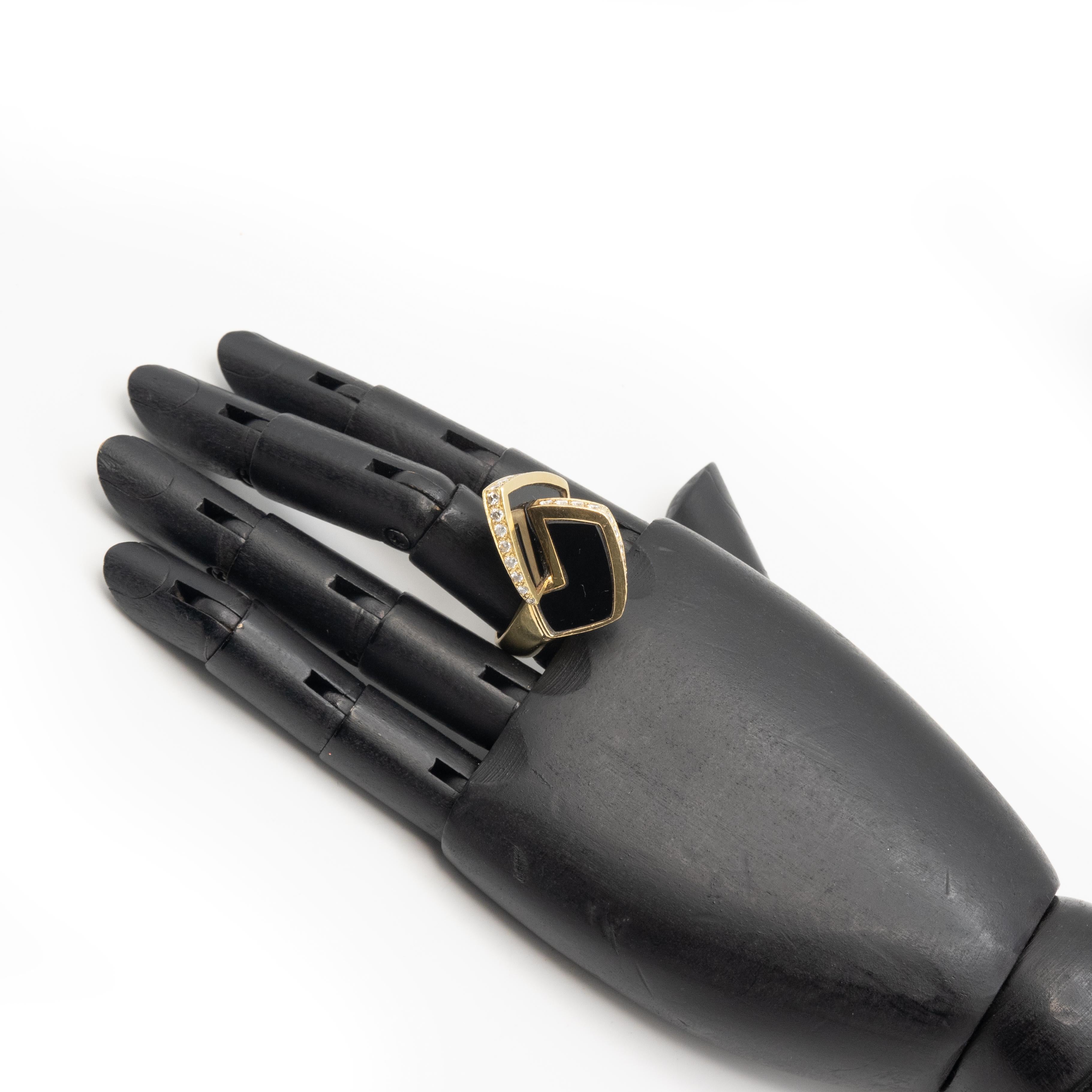 La Triomphe 18K Gelbgold Diamant Onyx Skulpturenring ca. 1970er Jahre im Zustand „Gut“ im Angebot in New York, NY