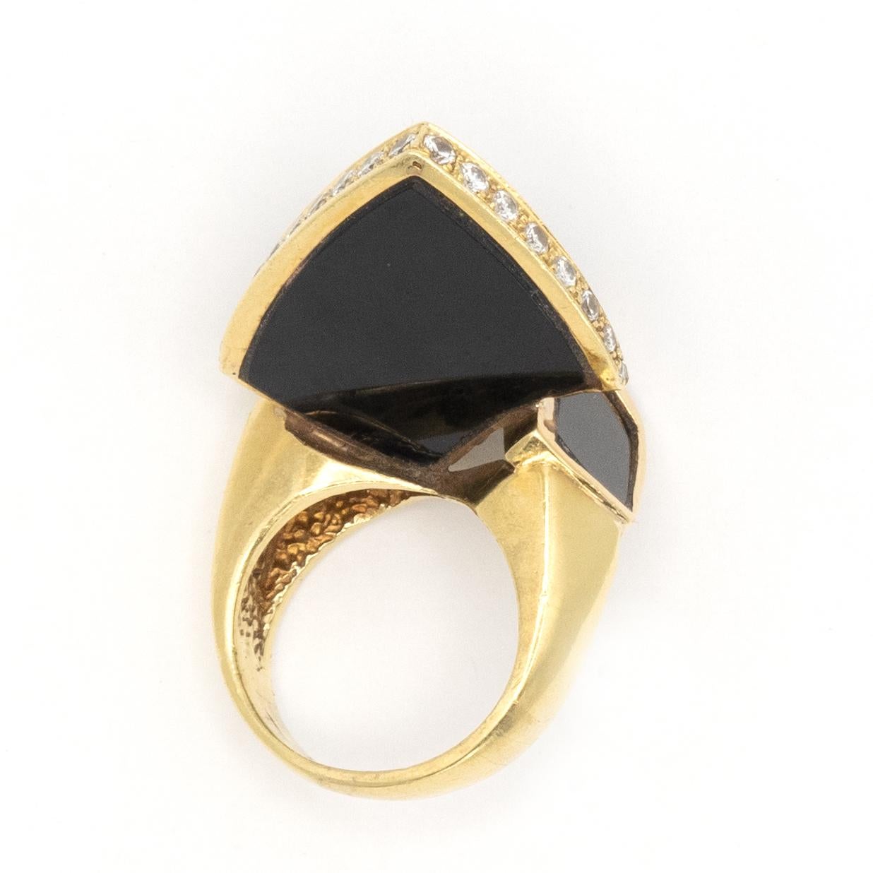 La Triomphe 18K Gelbgold Diamant Onyx Skulpturenring ca. 1970er Jahre im Angebot 3