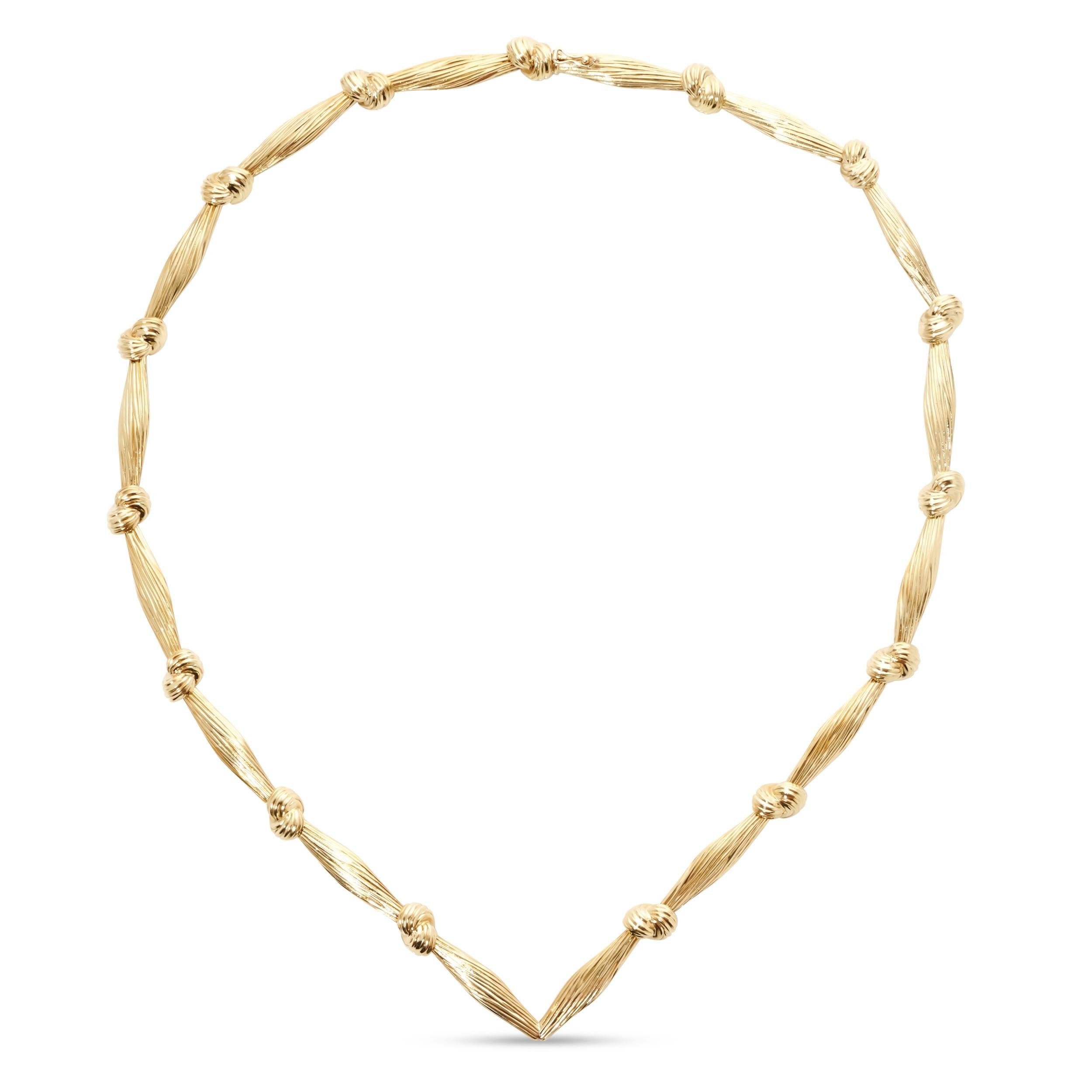 La Triomphe Halskette mit Anhänger aus 18 Karat Gelbgold mit Diamanten und Onyx auf La Triomphe im Zustand „Hervorragend“ im Angebot in Philadelphia, PA