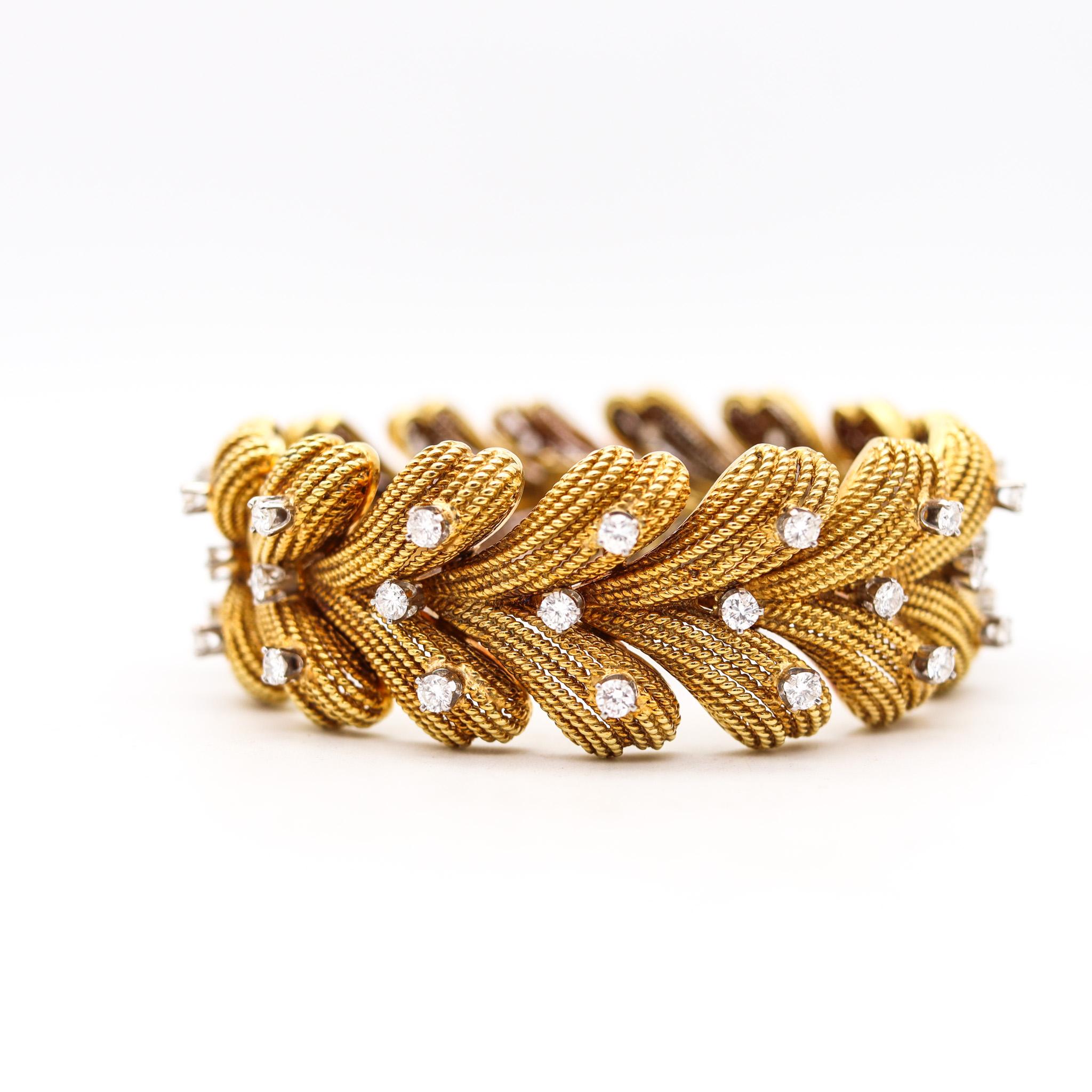 Brilliant Cut La Triomphe 1970 Modernist Wired Bracelet 18Kt Gold With 4.50 Ctw In Diamonds For Sale