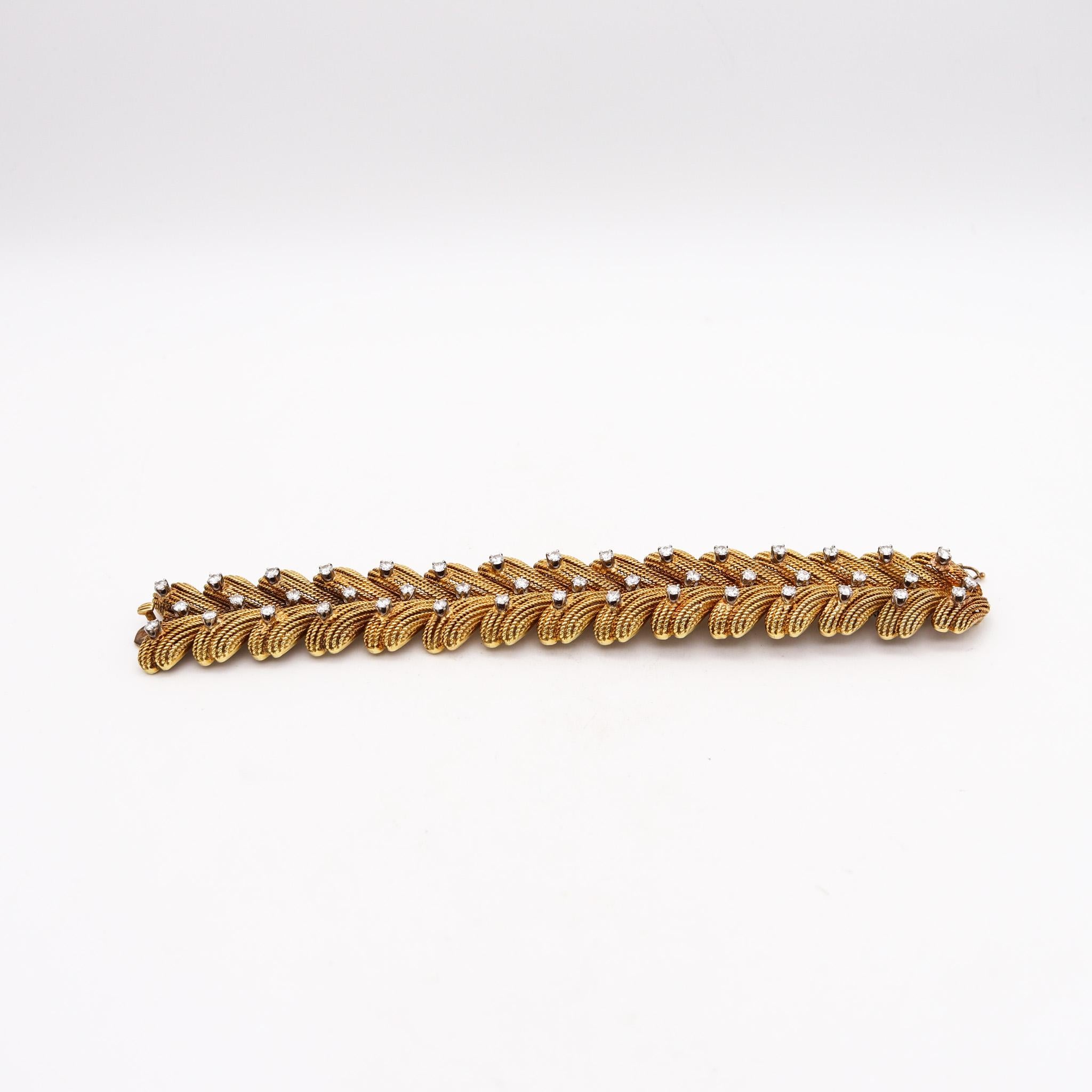 Women's La Triomphe 1970 Modernist Wired Bracelet 18Kt Gold With 4.50 Ctw In Diamonds For Sale