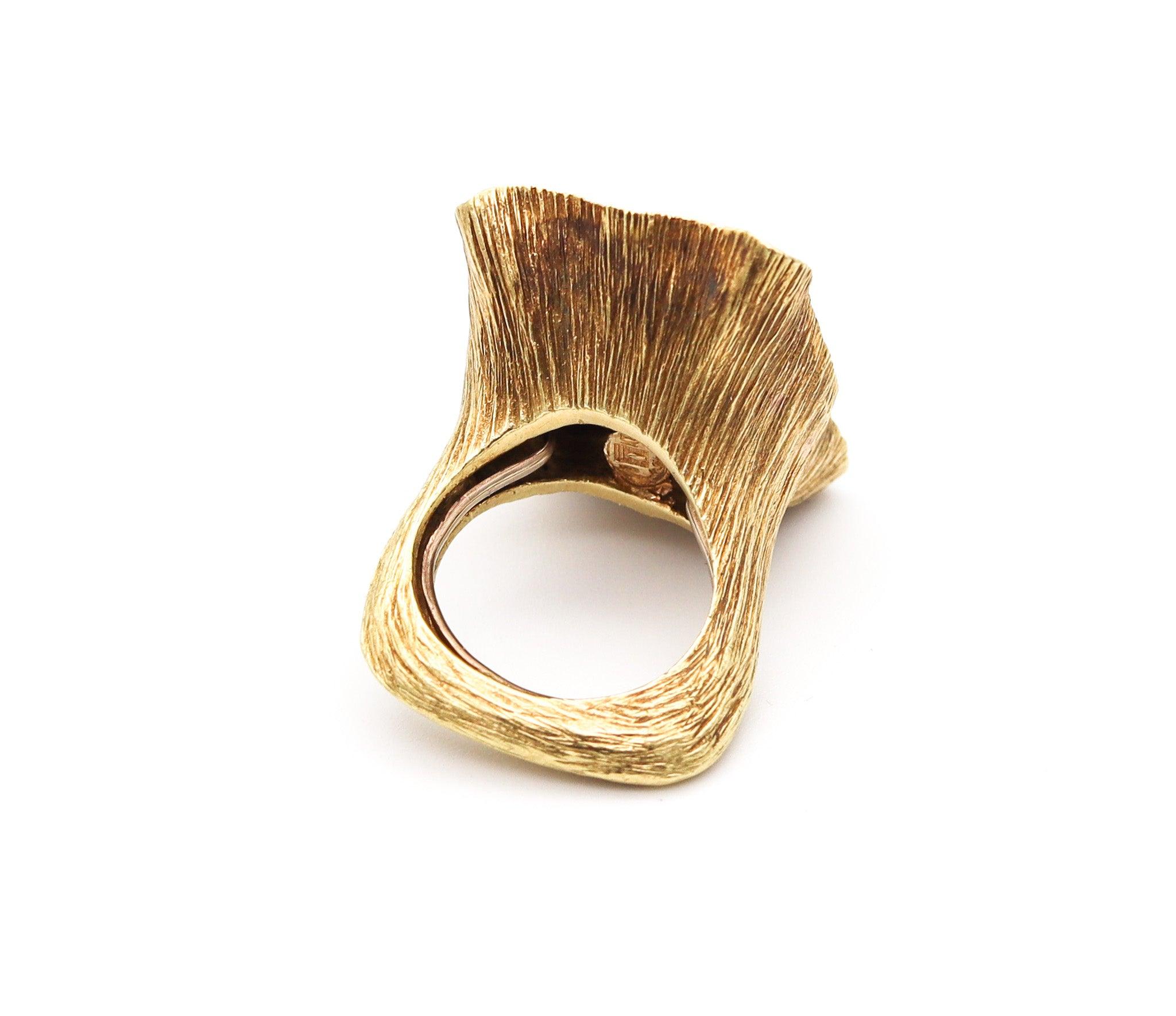 Women's LA TRIOMPHE 1970 Sculptural Cocktail Ring In 18Kt Yellow Gold With VS Diamonds For Sale