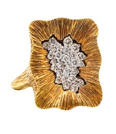 Vintage LA TRIOMPHE 1970 Sculptural Cocktail Ring In 18Kt Yellow Gold With VS Diamonds