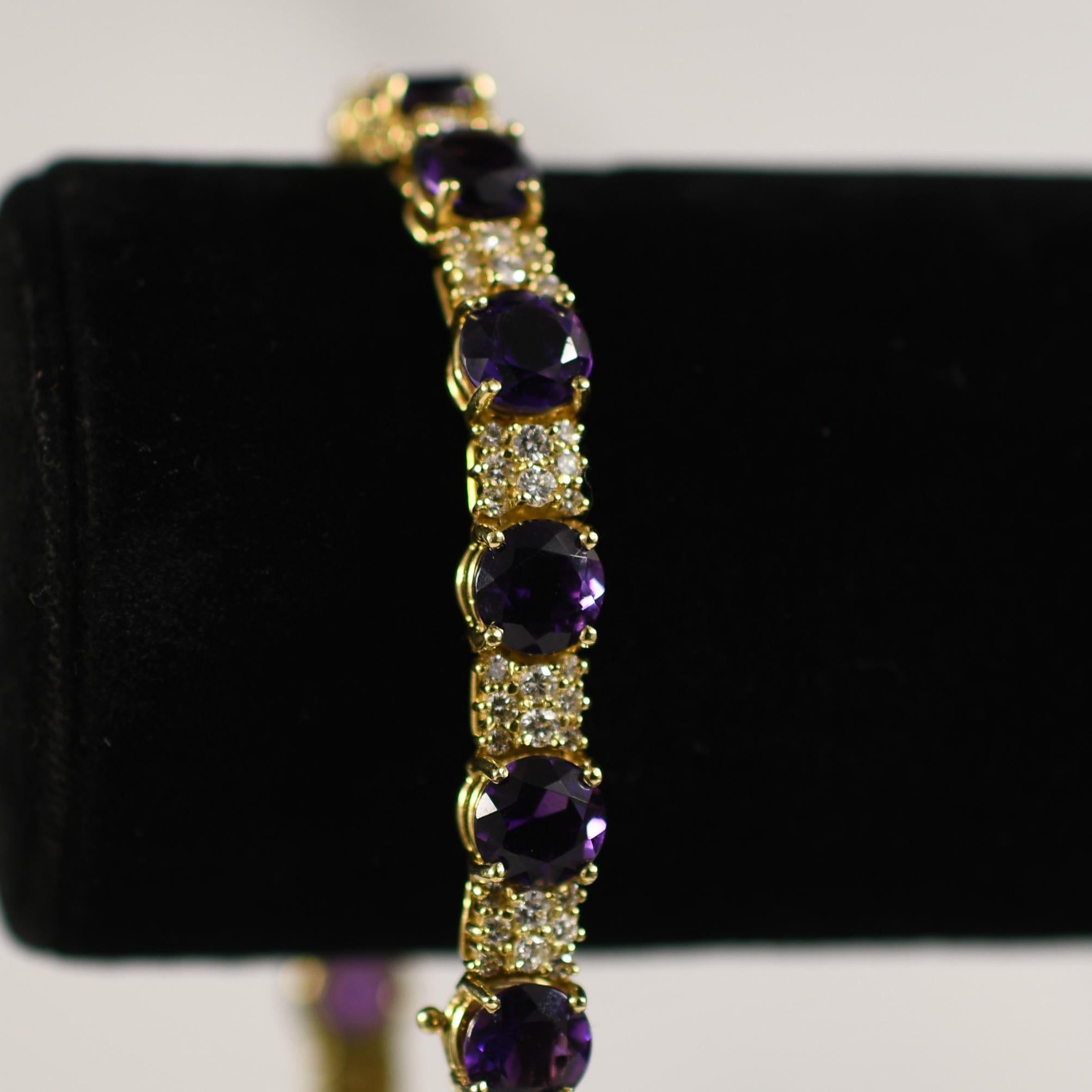 La Triomphe Gliederarmband aus 18 Karat Gold mit feinem Amethyst und Diamanten 3