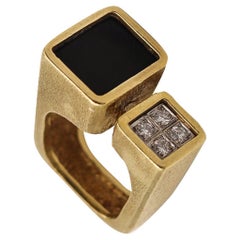 La Triomphe Geometric Cocktail Ring in 14kt Gold with Diamonds and Black Onyx