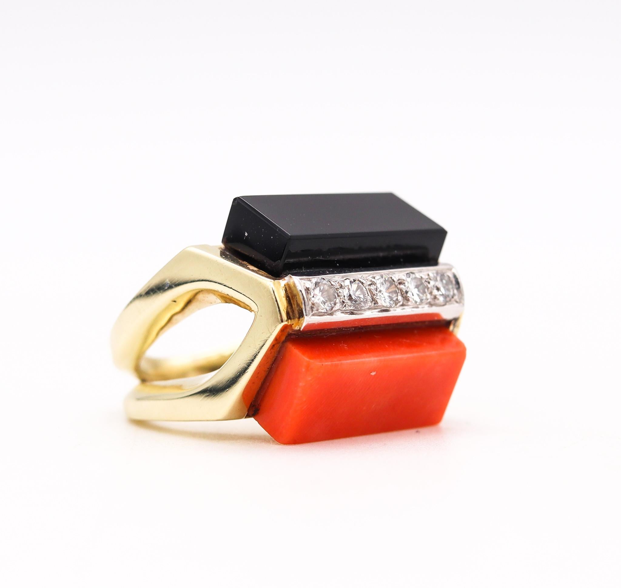 Women's or Men's La Triomphe Geometric Cocktail Ring in 18Kt Gold with Diamonds Coral Onyx For Sale