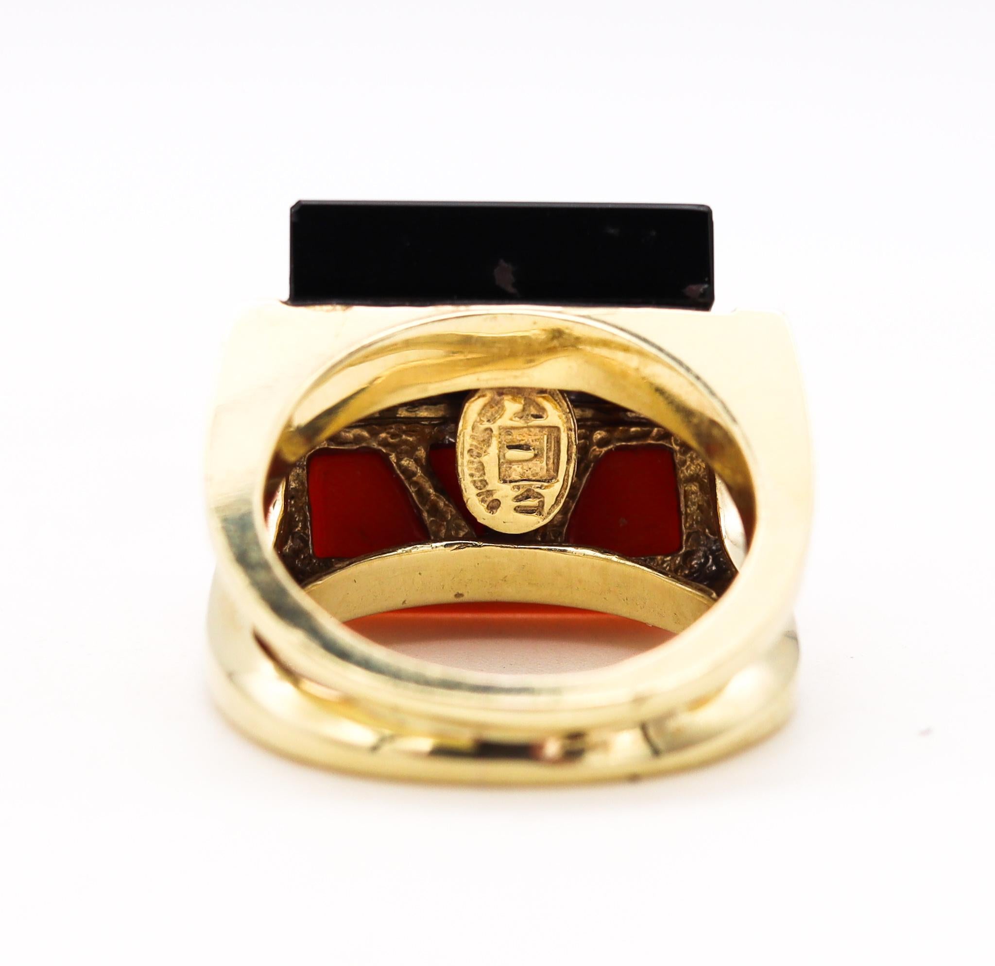 La Triomphe Geometric Cocktail Ring in 18Kt Gold with Diamonds Coral Onyx For Sale 1