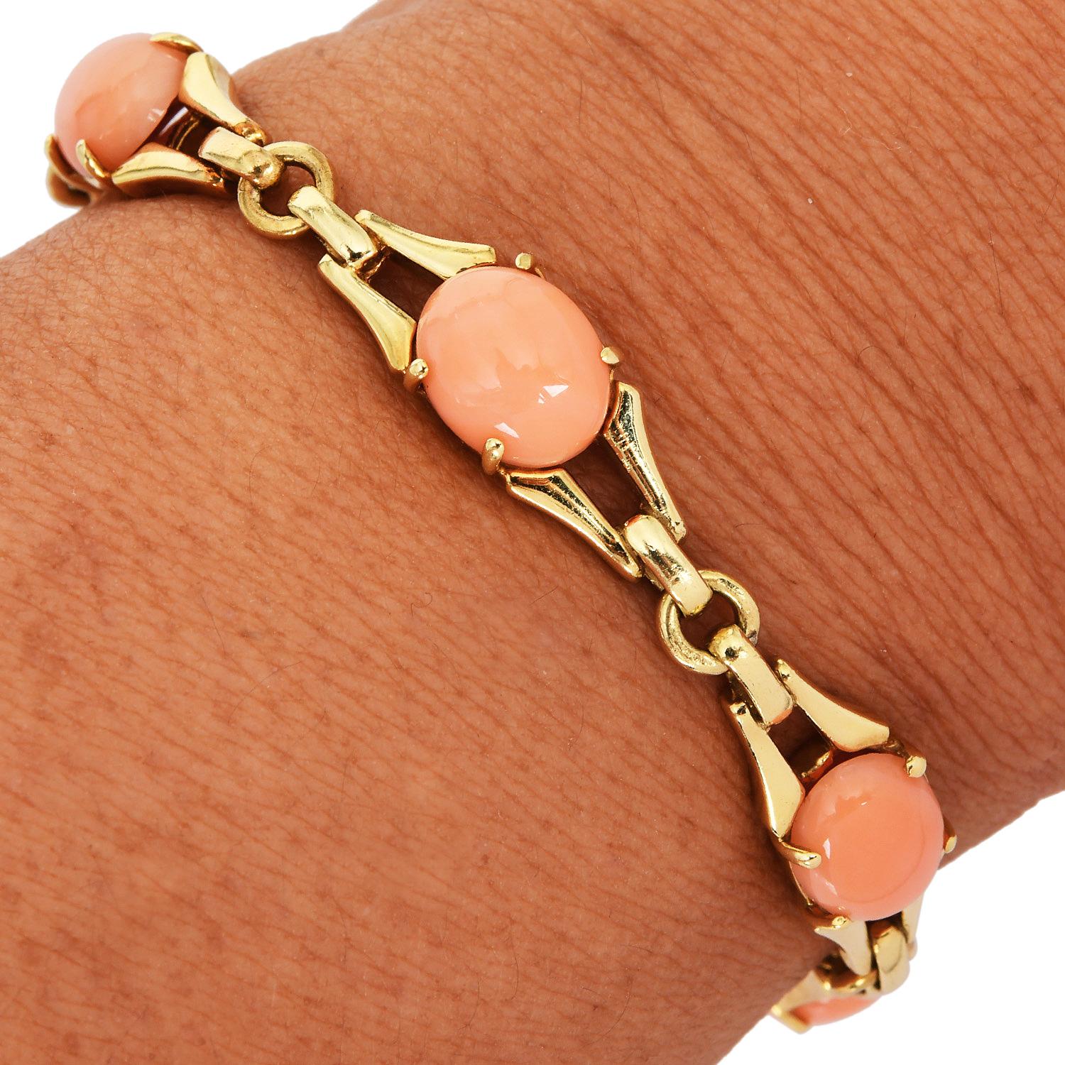 La Triomphe Vintage Koralle 18K Gold Cabochon Gliederarmband im Angebot 4