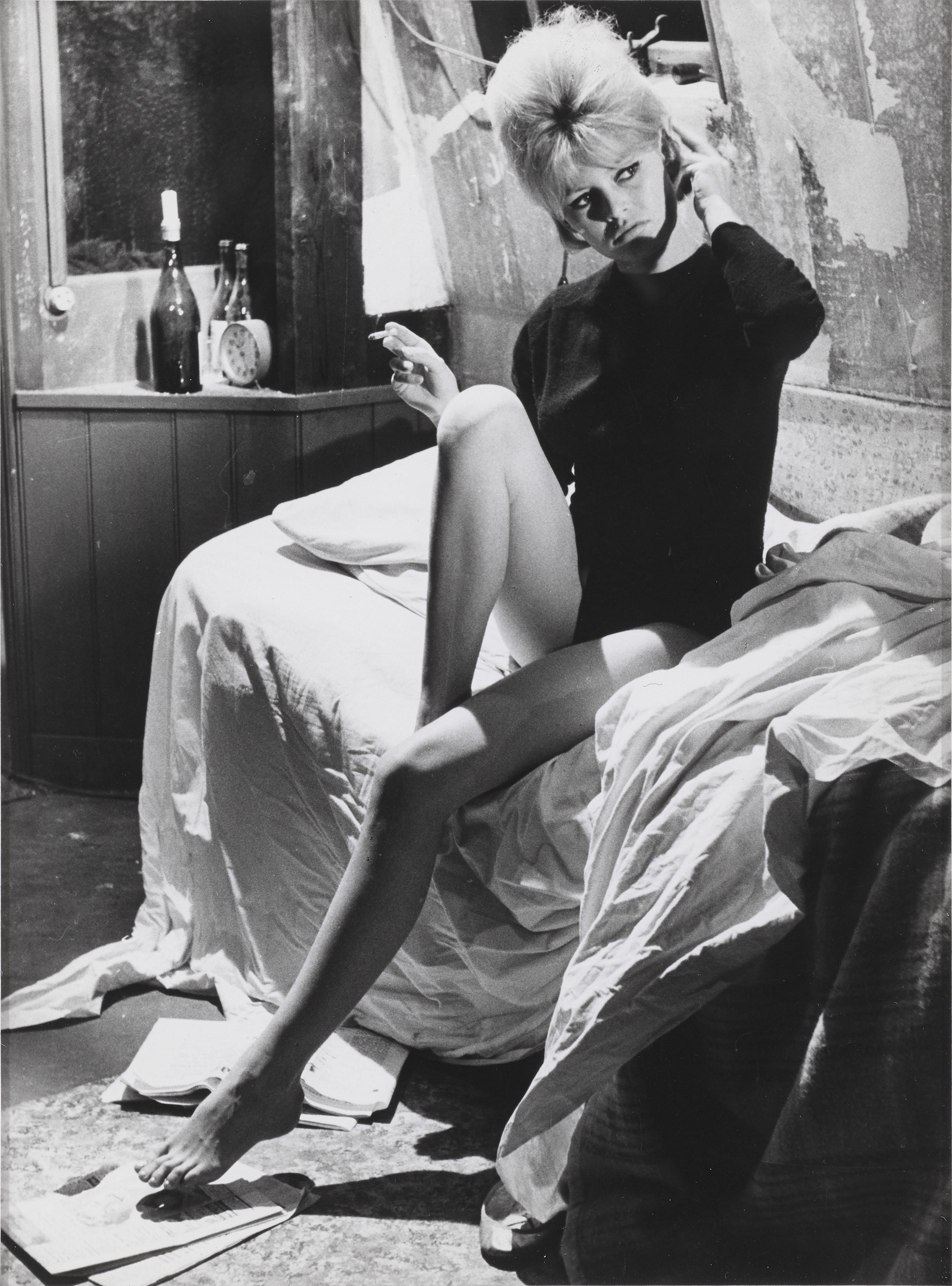 Französisches Originalfoto von Brigitte Bardot in dem Film La Verite von 1960.
Die Regie bei diesem Film führte Henri-Georges Clouzot.

Dieses Werk ist in einem Sapele-Holzrahmen mit säurefreien Passepartouts und UV-Plexiglas gerahmt. Die angegebene