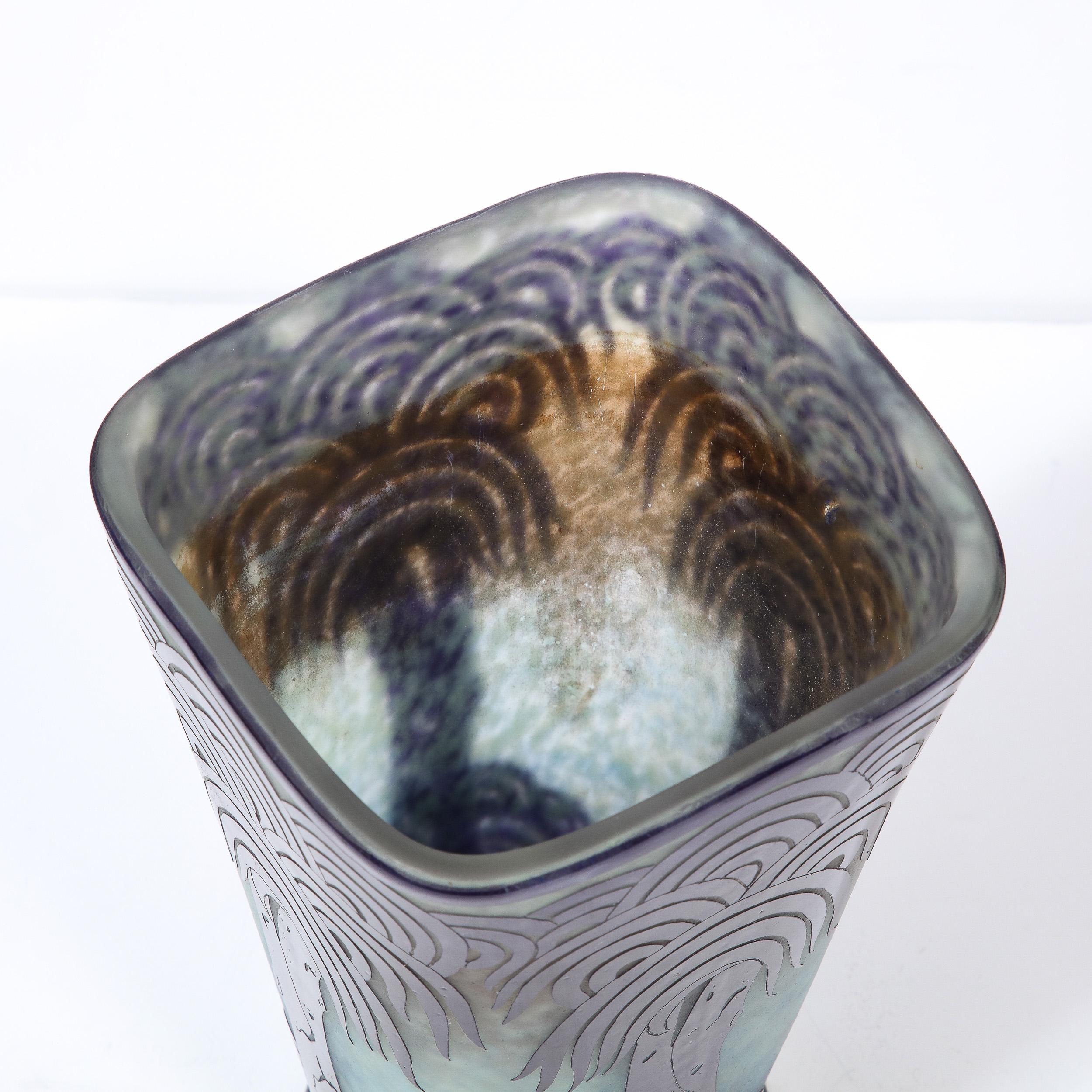 Vase en verre camée de palmier stylisé La Verre Français par Charles Schneider 11