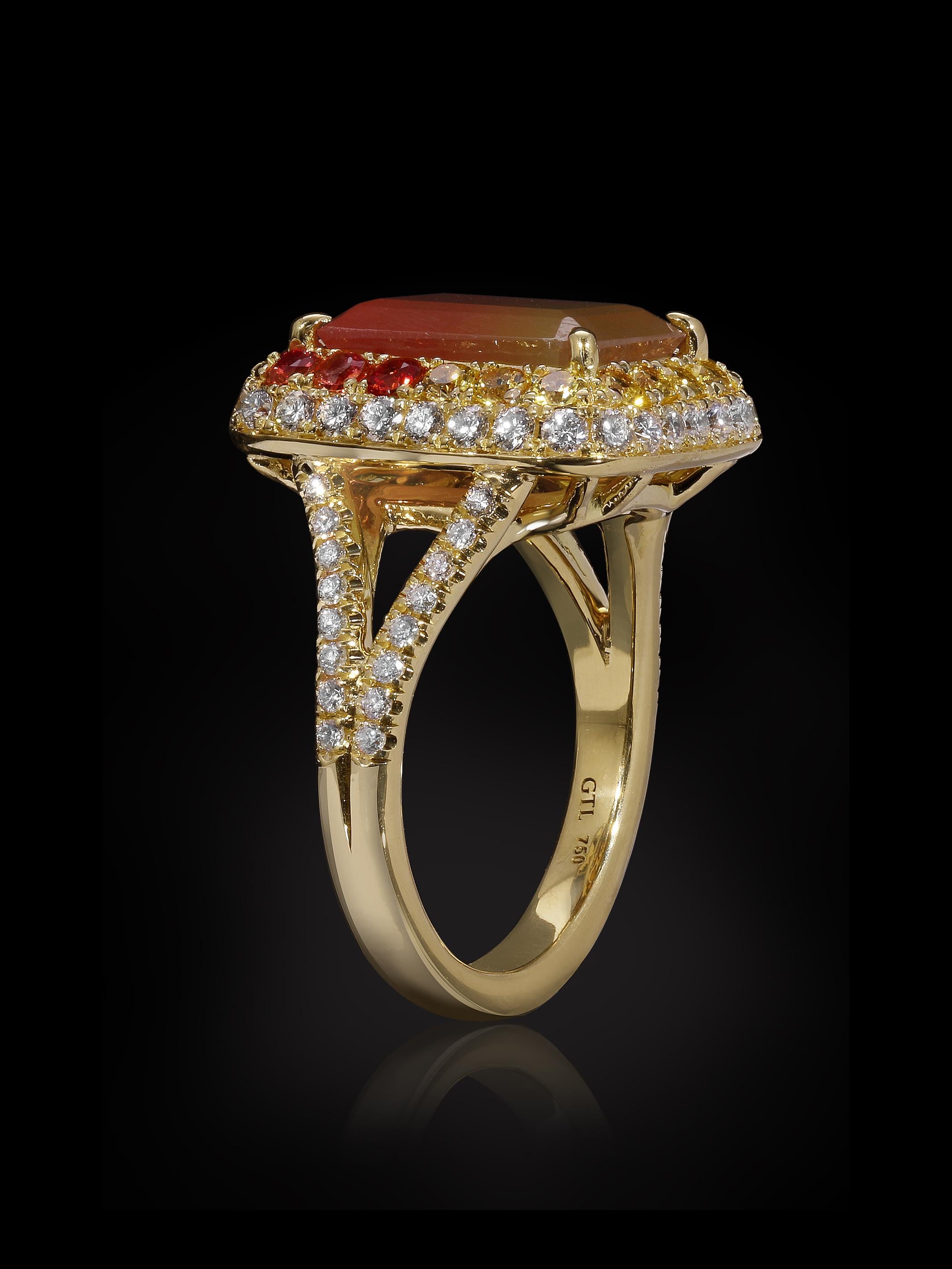 Taille émeraude Bague en or 18 carats, diamants, saphir orange, saphir jaune en vente