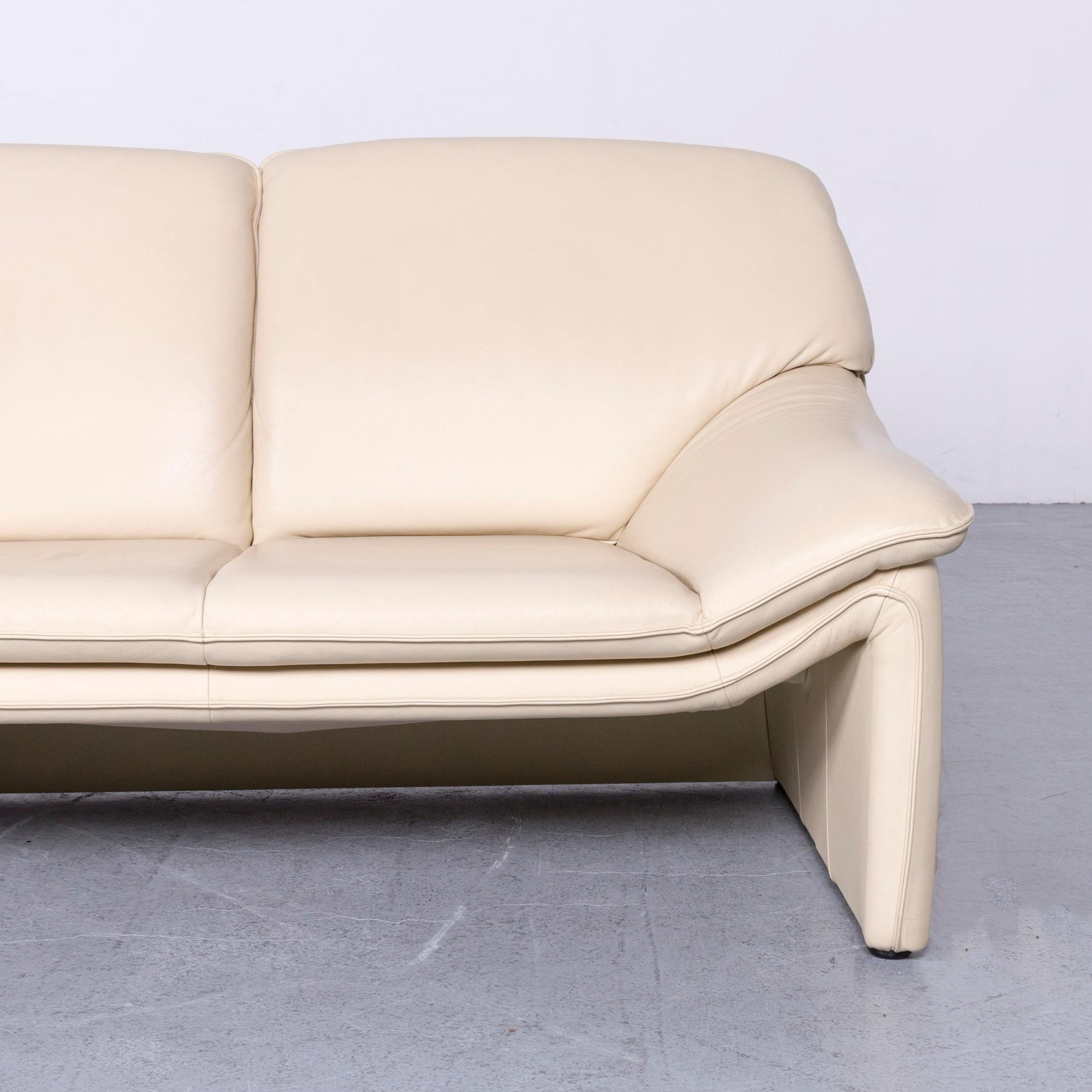 Laauser Atlanta Designer Leather Sofa Creme Two-Seat Couch In Good Condition In Cologne, DE