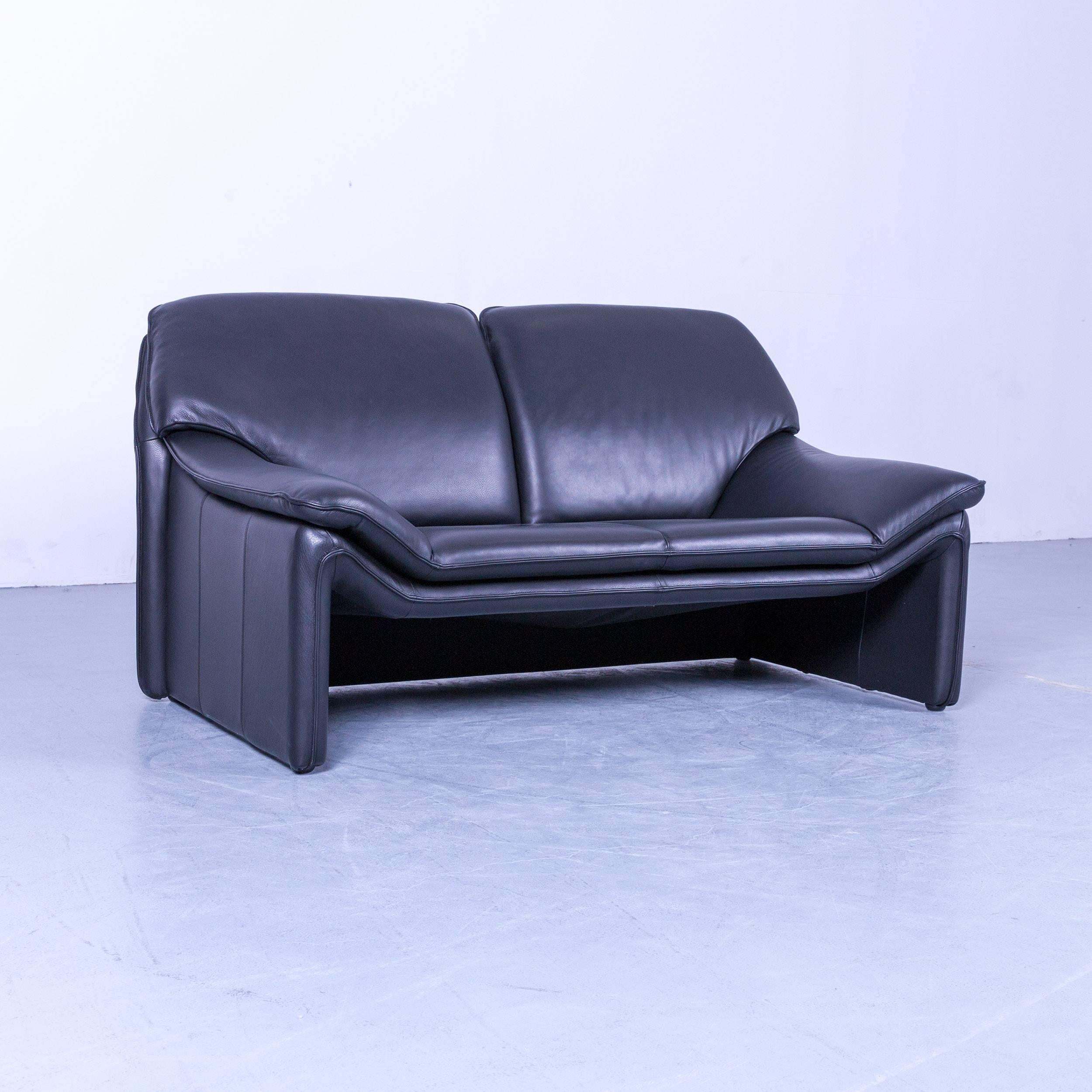 Schwarzes original Laauser Atlanta Designer-Ledersofa, in minimalistischem und modernem Design, gemacht für puren Komfort.
