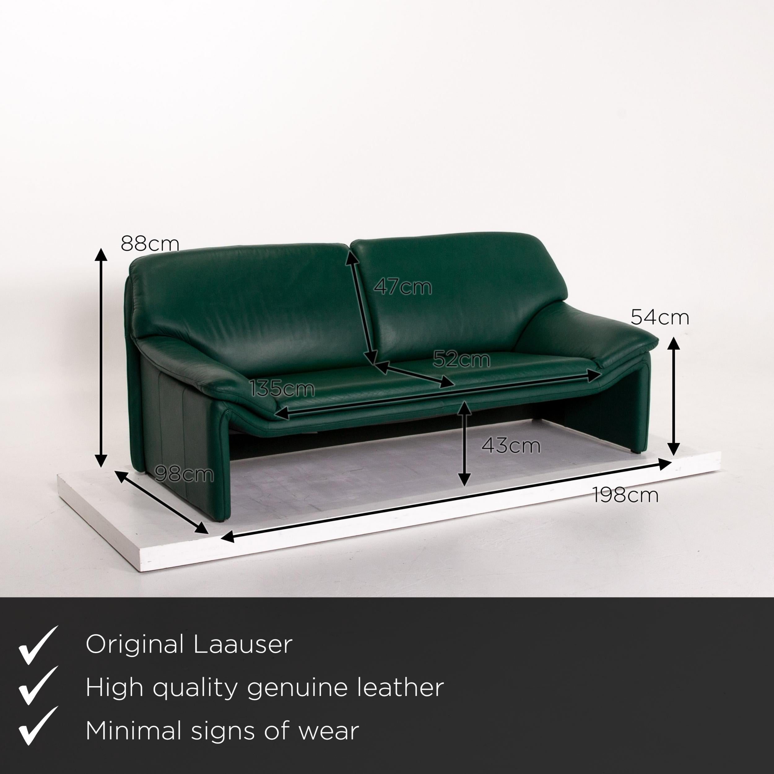 Wir präsentieren Ihnen ein Laauser Atlanta Ledersofa grün dunkelgrün zweisitzig Sofa.


 Produktabmessungen in Zentimetern:
 

Tiefe 98
Breite 198
Höhe 88
Sitzhöhe 43
Resthöhe 54
Sitztiefe 52
Sitzbreite 135
Rückenhöhe 47.
 